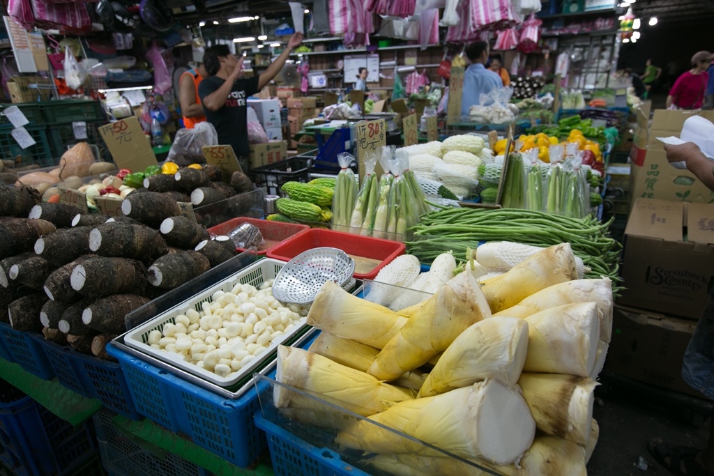 台北市政府衛生局於三月份抽驗80項生鮮蔬果，今天公布殘留農藥結果，檢驗結果不合格率達11.3%。