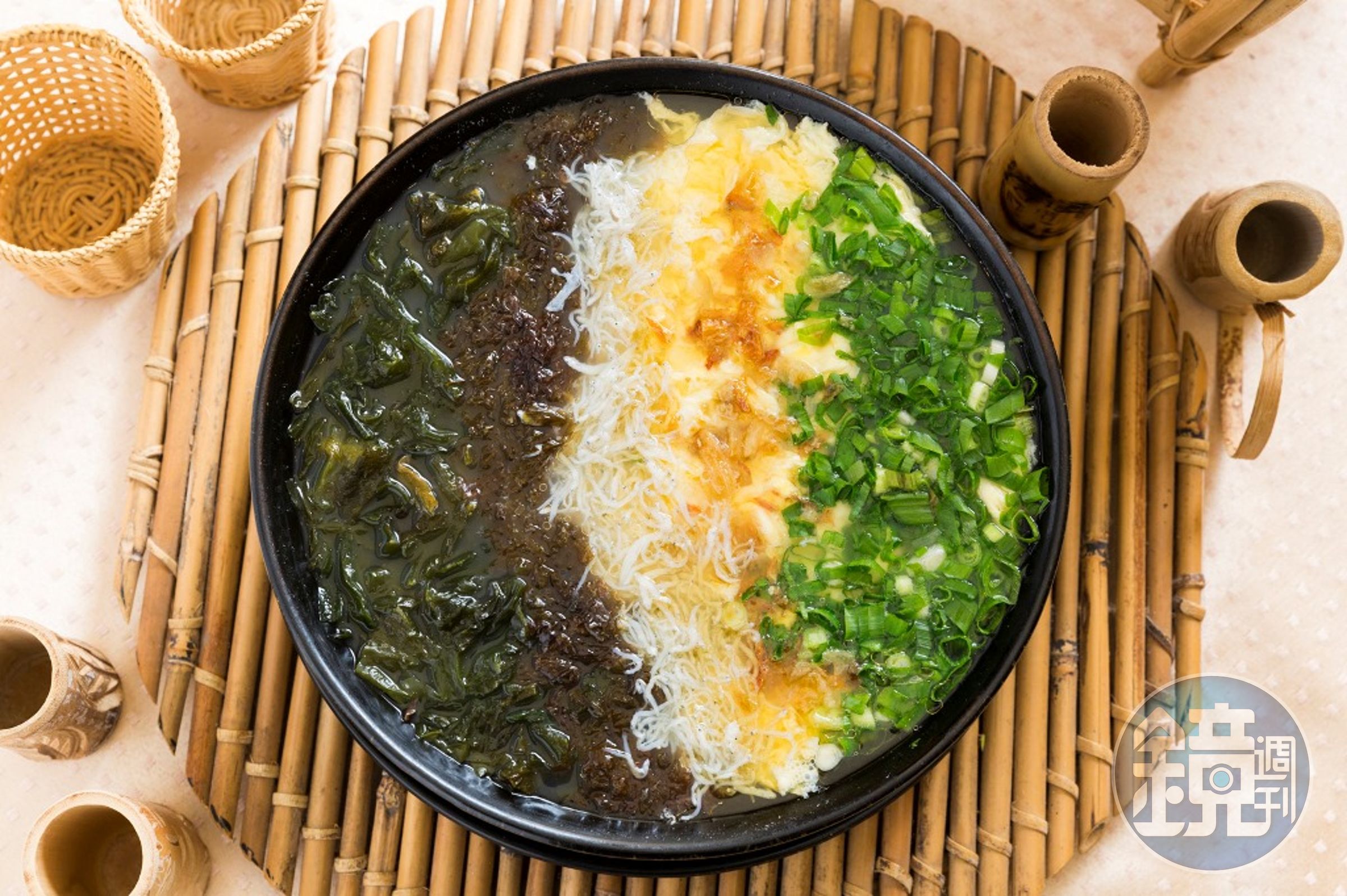 真材實料的「魩仔魚蛋花豆腐紫菜雞高湯」。（300元／小份）