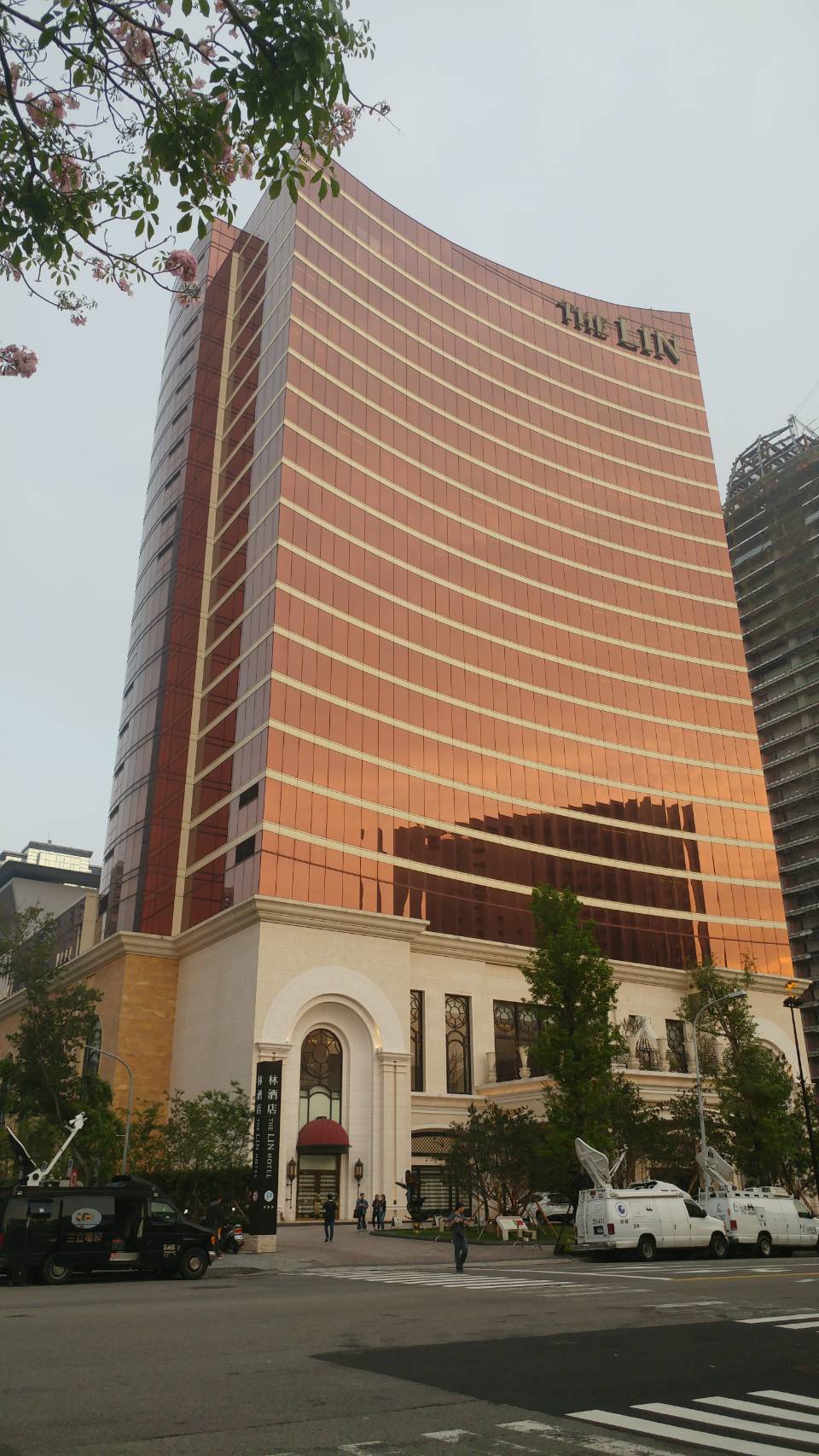 洪慈庸與卓冠廷今（24日）晚間宴客不到10桌，地點設在台中西屯區的「林酒店」。