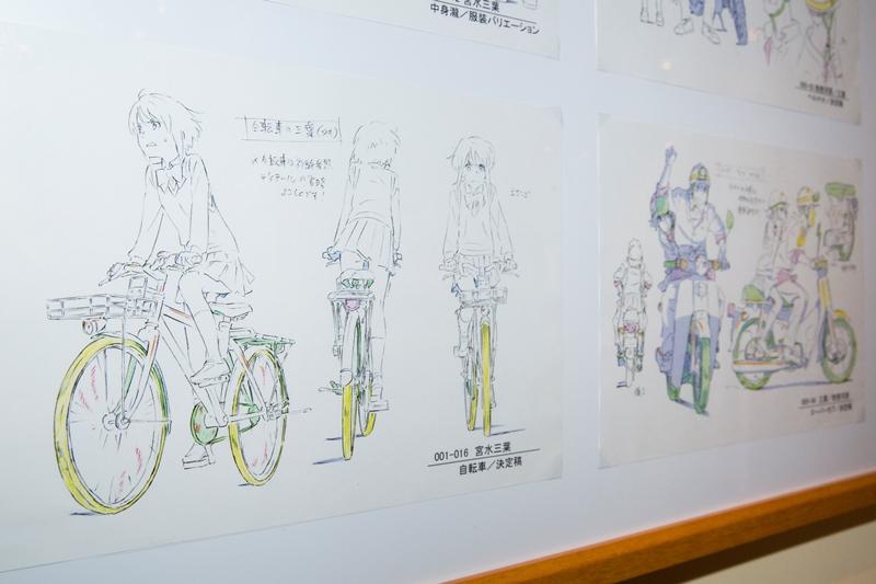 大至場景、人物,小至交通工具、配件,在《你的名字。》展展覽中都能欣賞到完整且細緻的親筆設計手稿。
