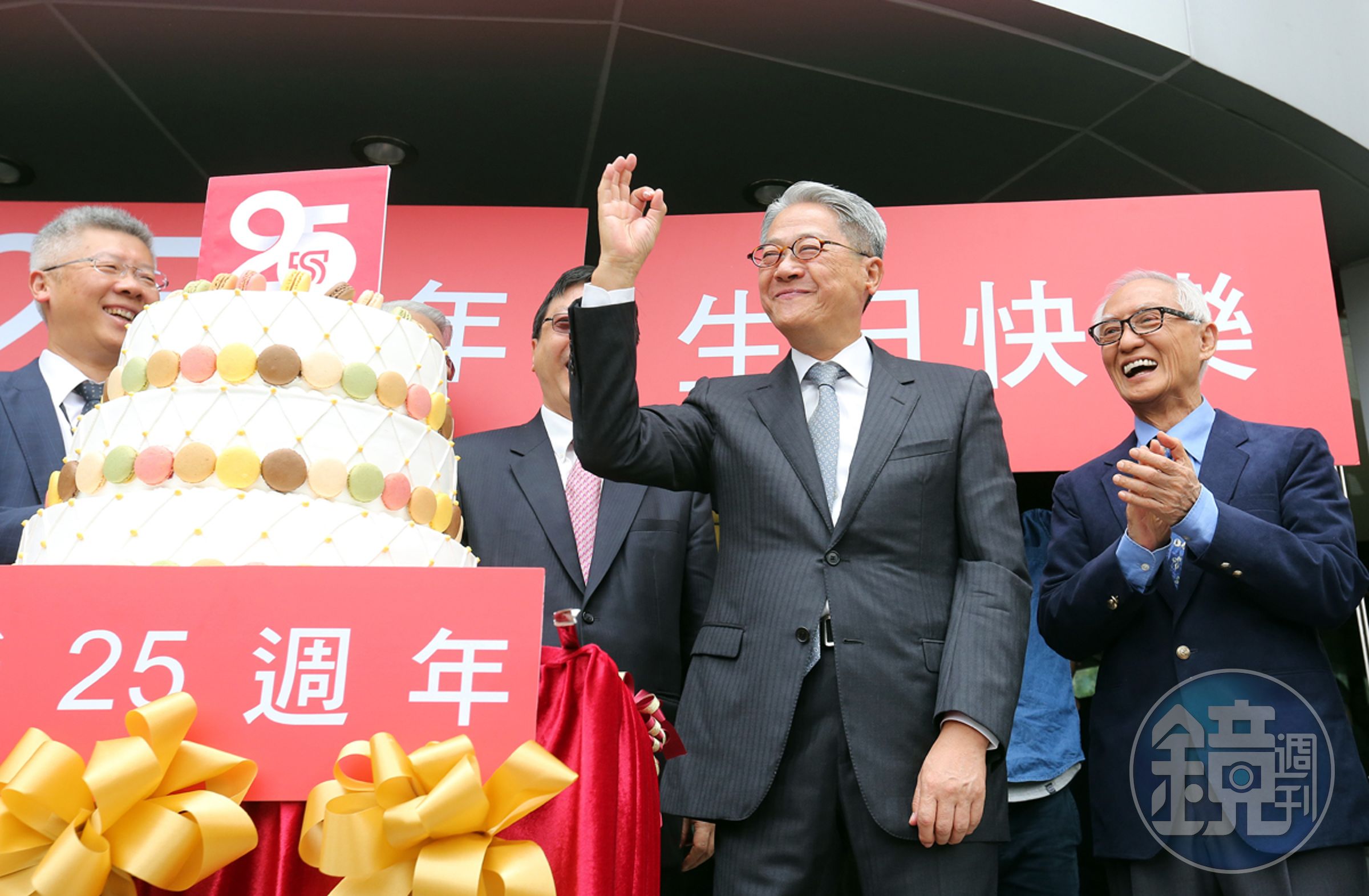 吳東亮日前才幫台新銀歡度25歲生日，彰銀成為他糾纏12年的痛。