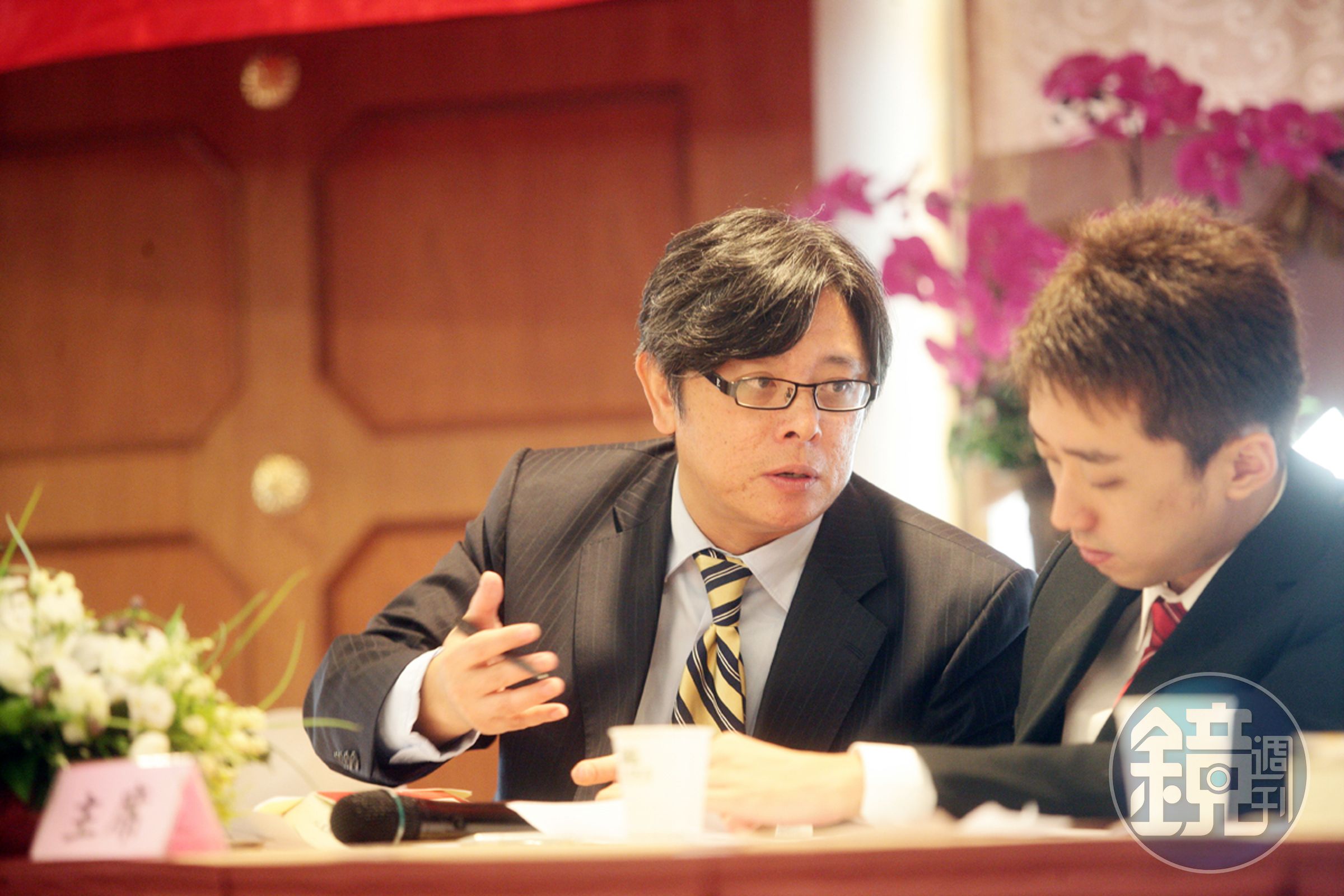 財政部今年再度找上擅打經營權官司的律師梁懷信（左），力保彰銀。（今周刊）