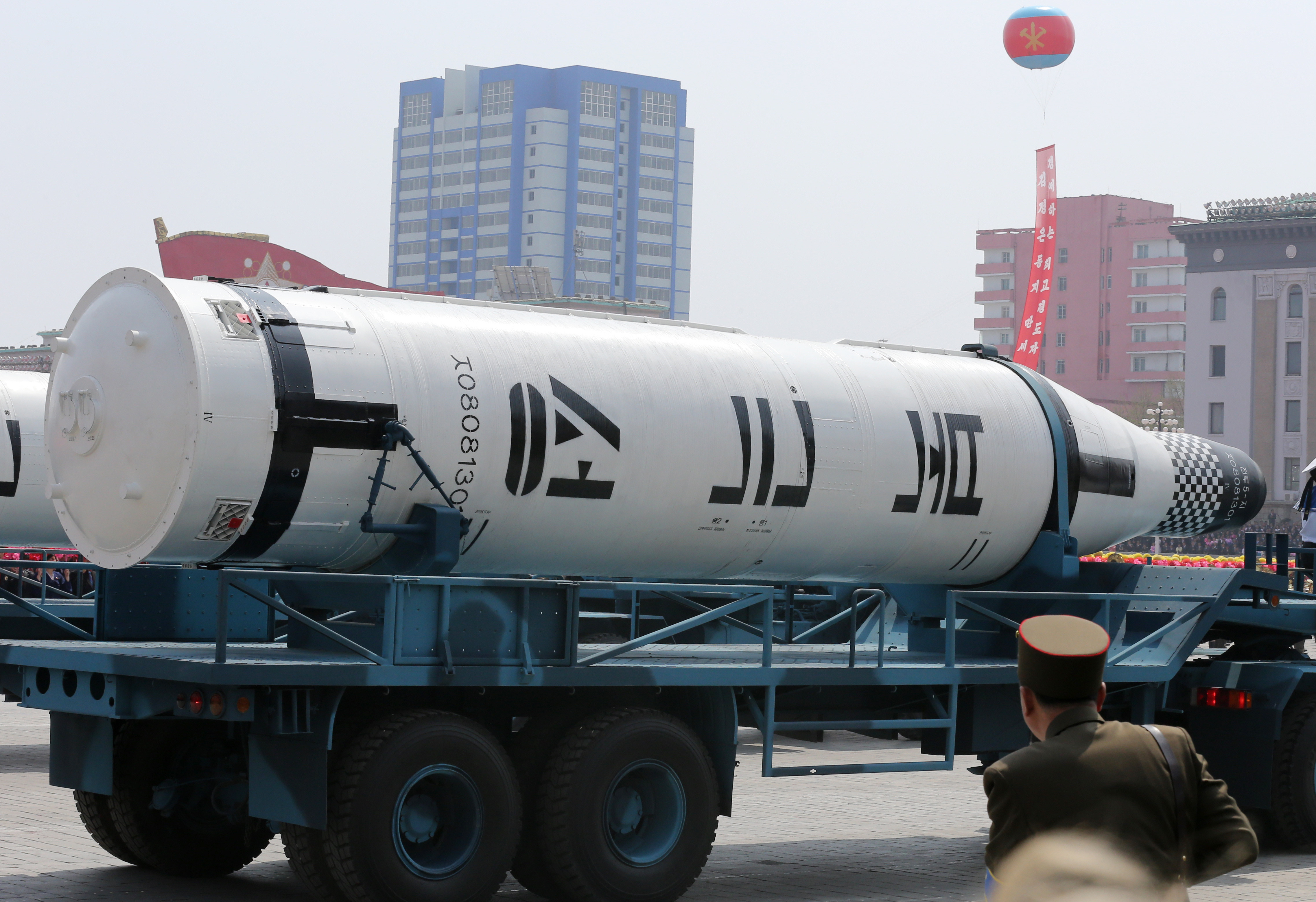 北韓在4月15日太陽節閱兵所展示的飛彈，令歐美專家看了心驚。