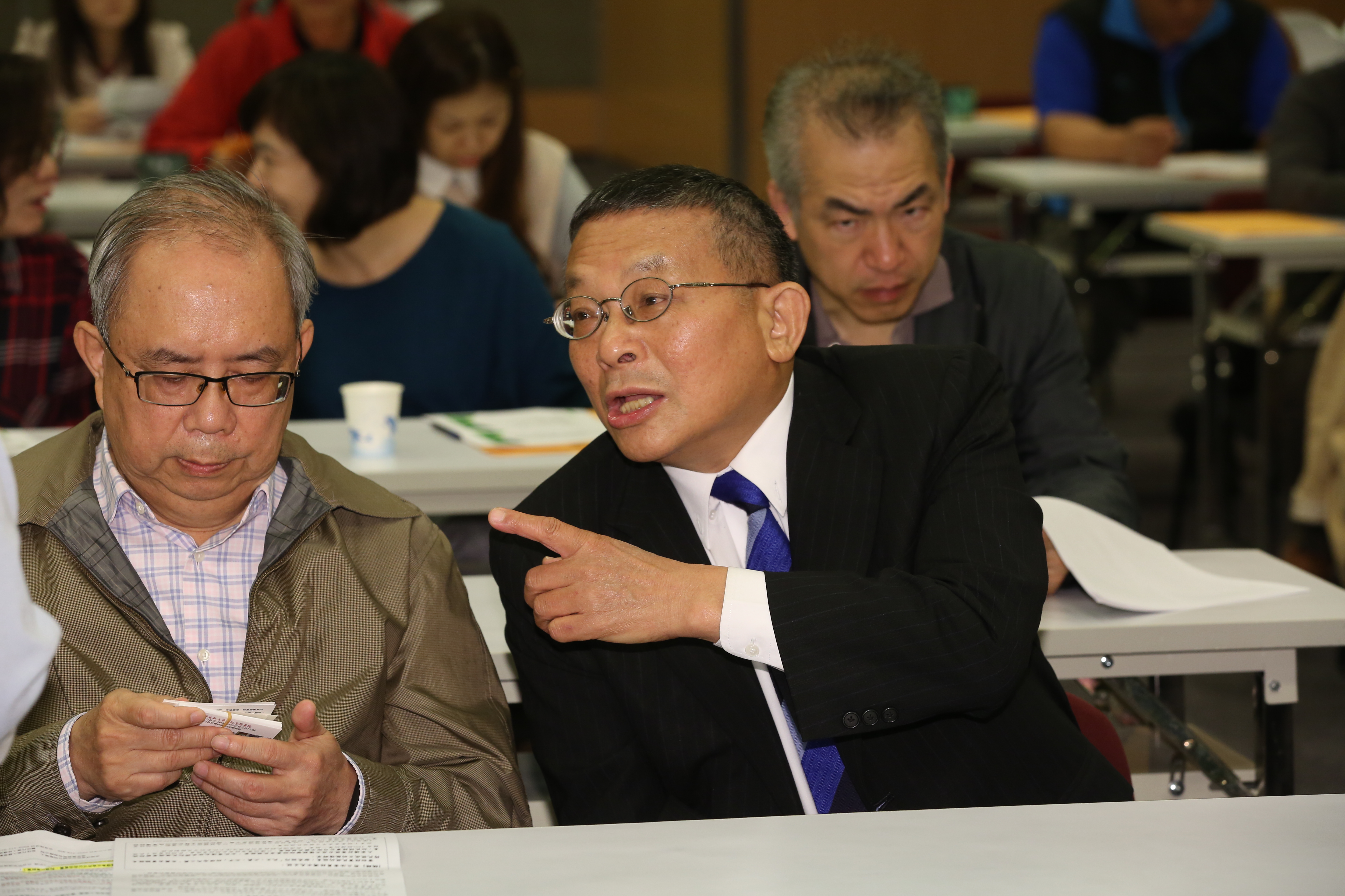 民視股東自救會今天成立，民視常務董事陳清福呼籲股東們要團結。