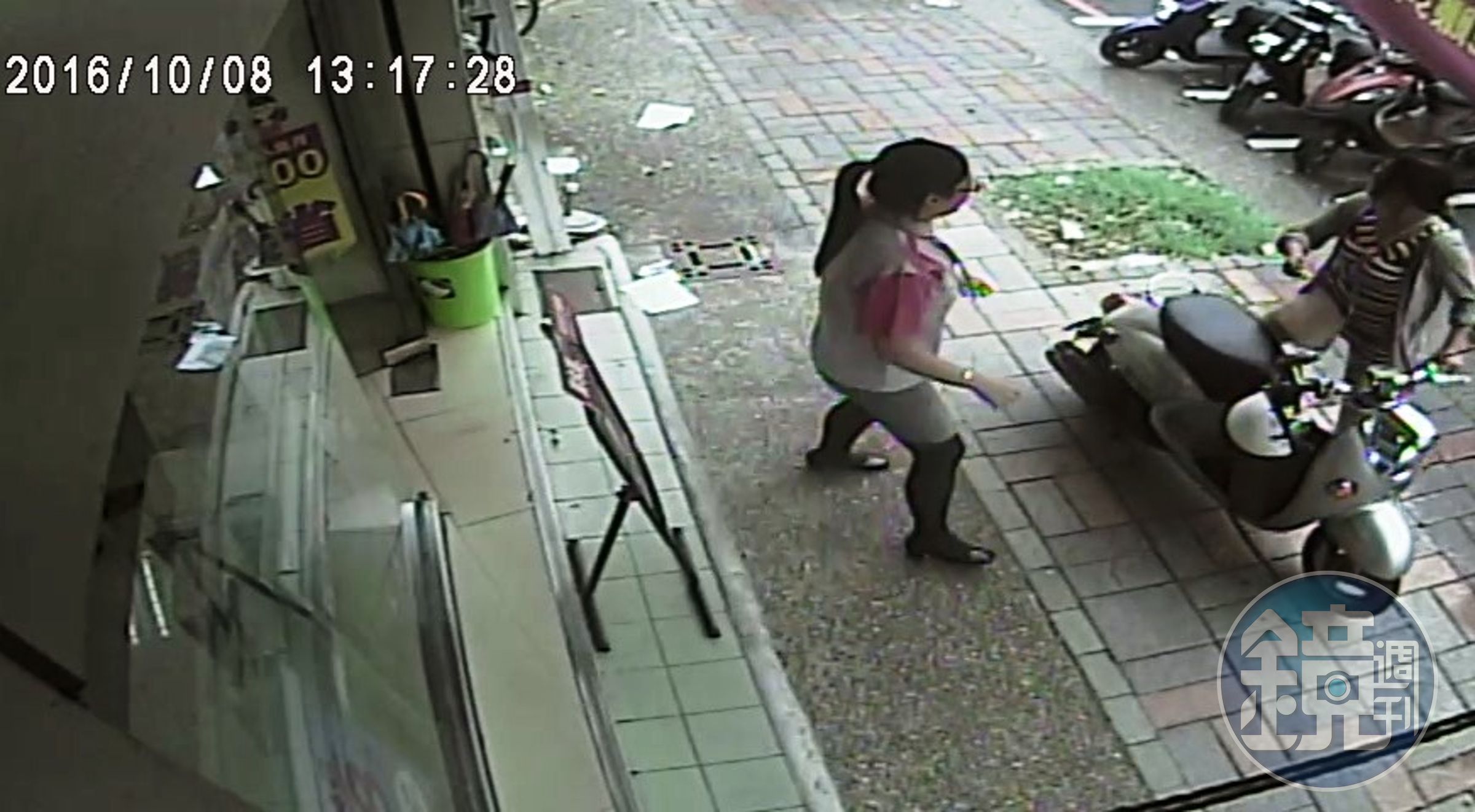 女店員阻擋，詹女竟然恐嚇要撞死對方。
