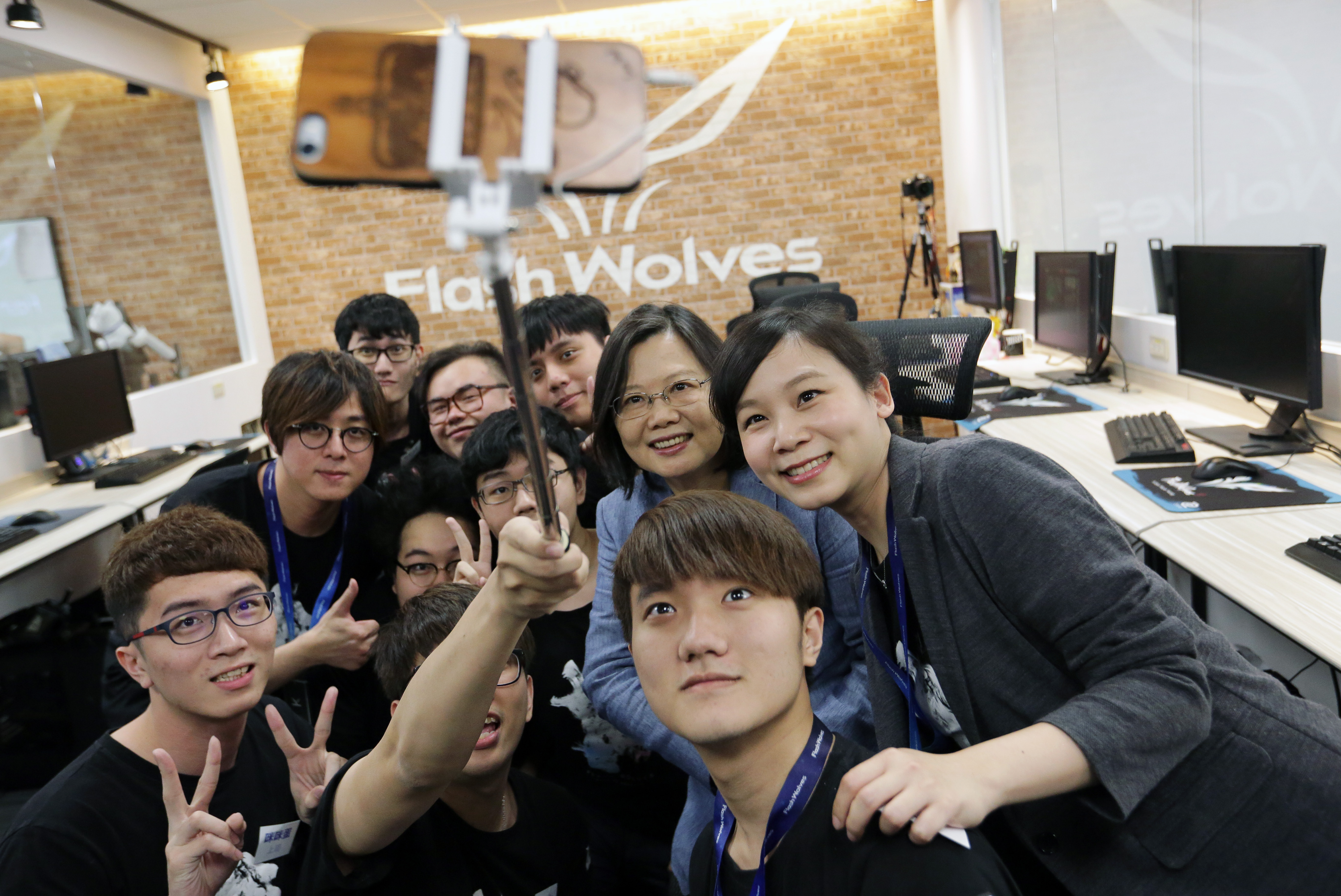 總統府攝影官最貼近國家元首日常生活，捕捉的每一瞬間都可能成為關鍵的歷史照片。（總統府提供）