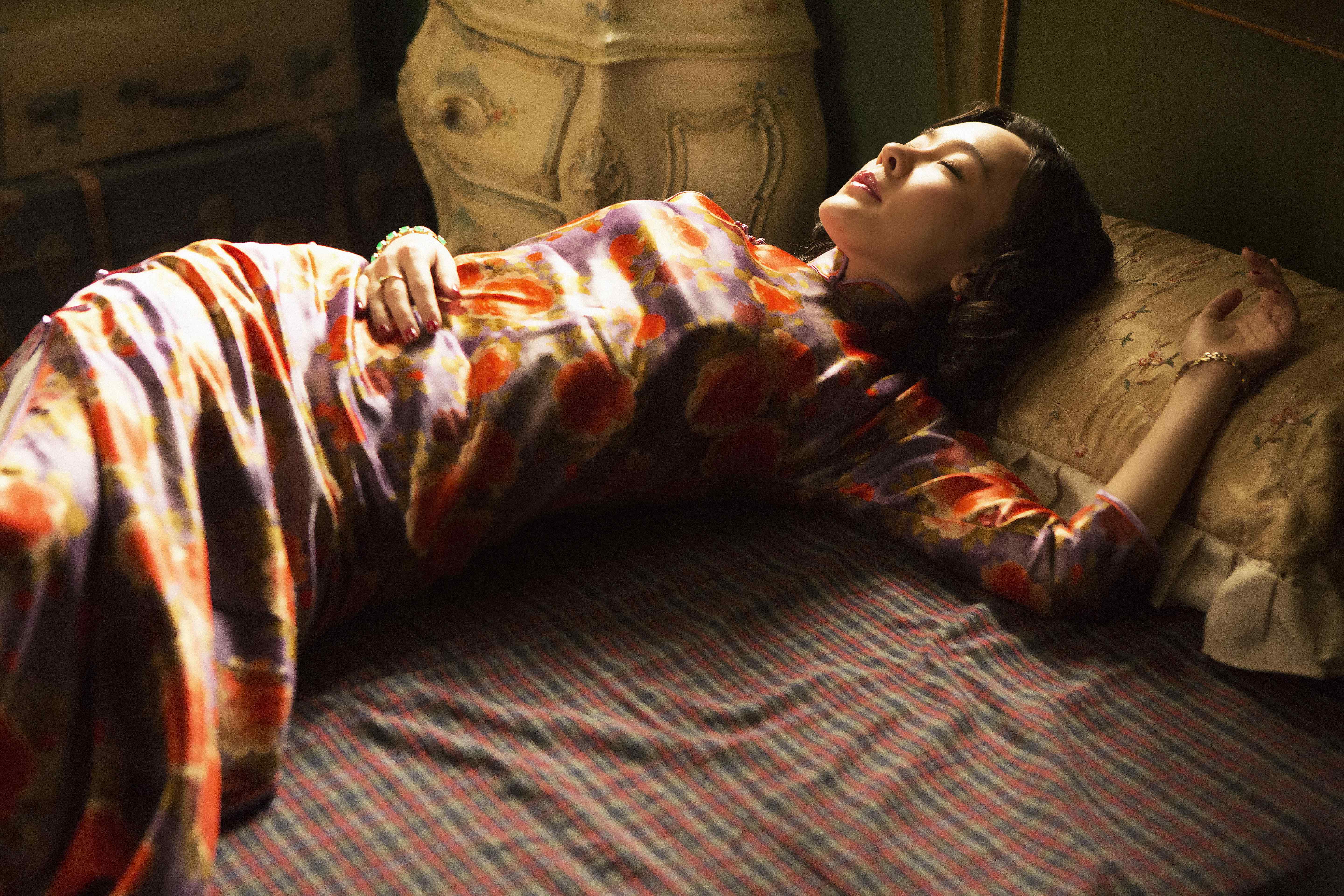 章子怡在《羅曼蒂克消亡史》角色性感。