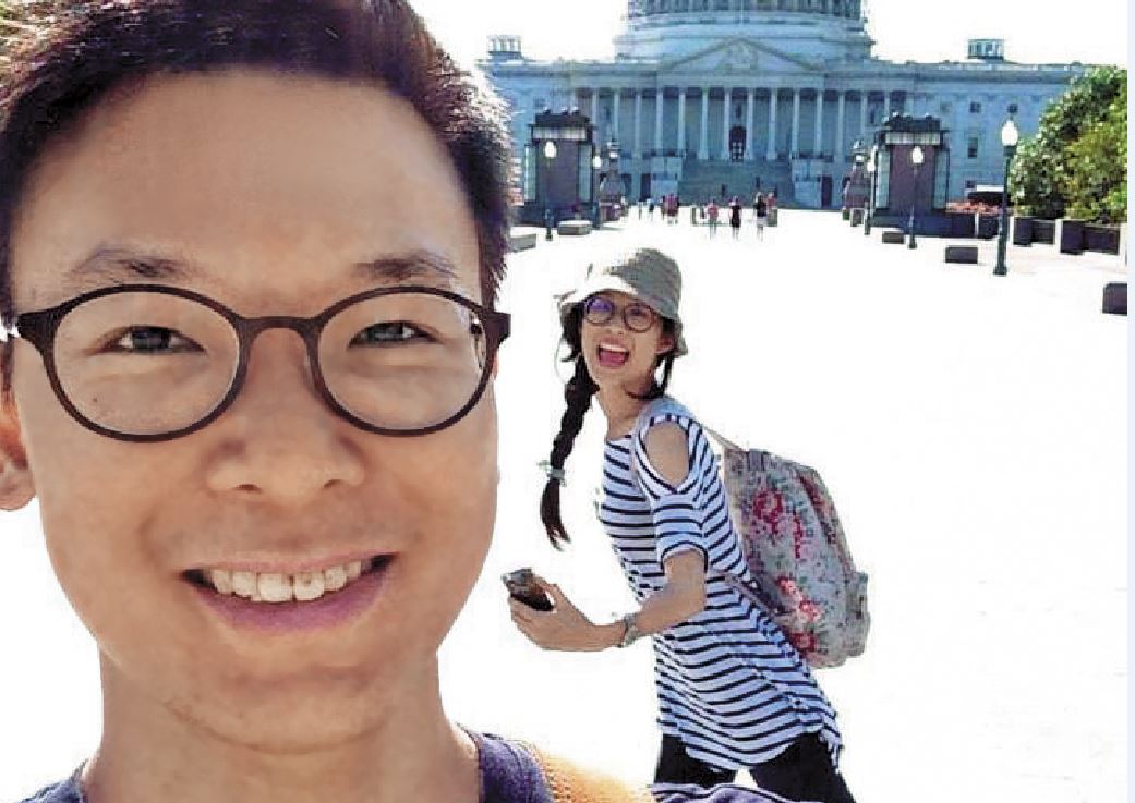 林飛帆（左）談起政治正經八百，私底下對女友林雅萍（右）卻是百般寵愛，經常公開放閃示愛。（翻攝林飛帆臉書）