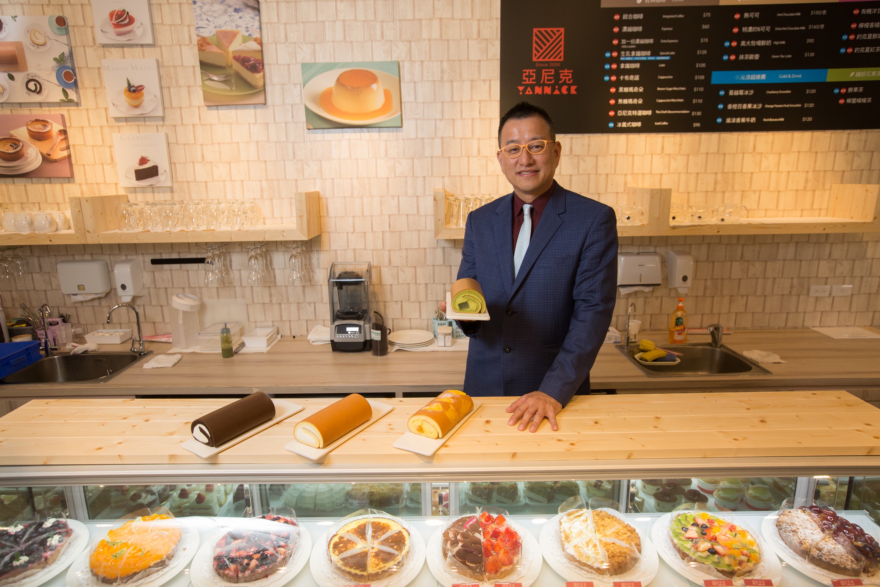 曾經研發冰淇淋和巧克力慘賠2億,現在吳宗恩才了解,自己的長處是做蛋糕,因此研發生乳捲。