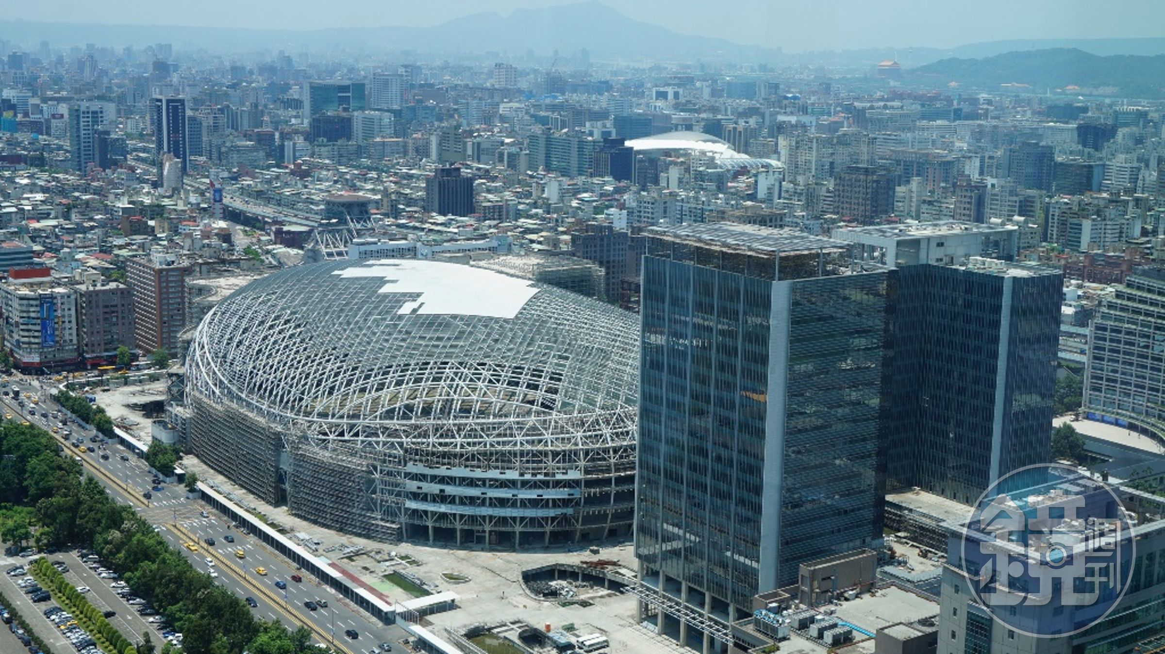 遠雄大巨蛋附近居民與環團，聲請撤銷大巨蛋建照，遭高等行政法院駁回。