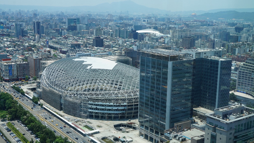 遠雄大巨蛋附近居民與環團，聲請撤銷大巨蛋建照，遭高等行政法院駁回。