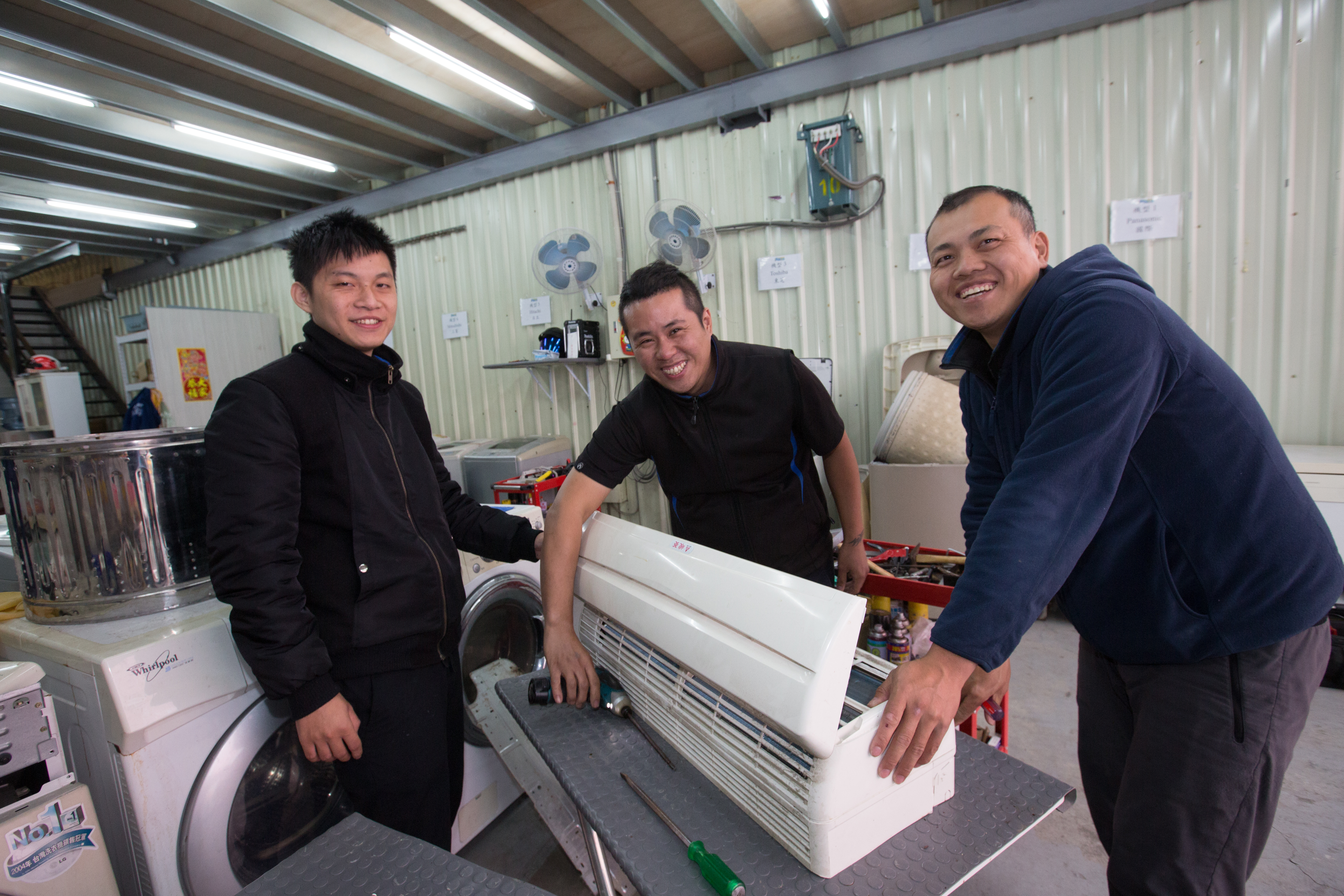 過去多數人不認為洗衣機要清洗，羅緯文以「拆後不髒不洗，裝回去也不用錢」吸引客人。