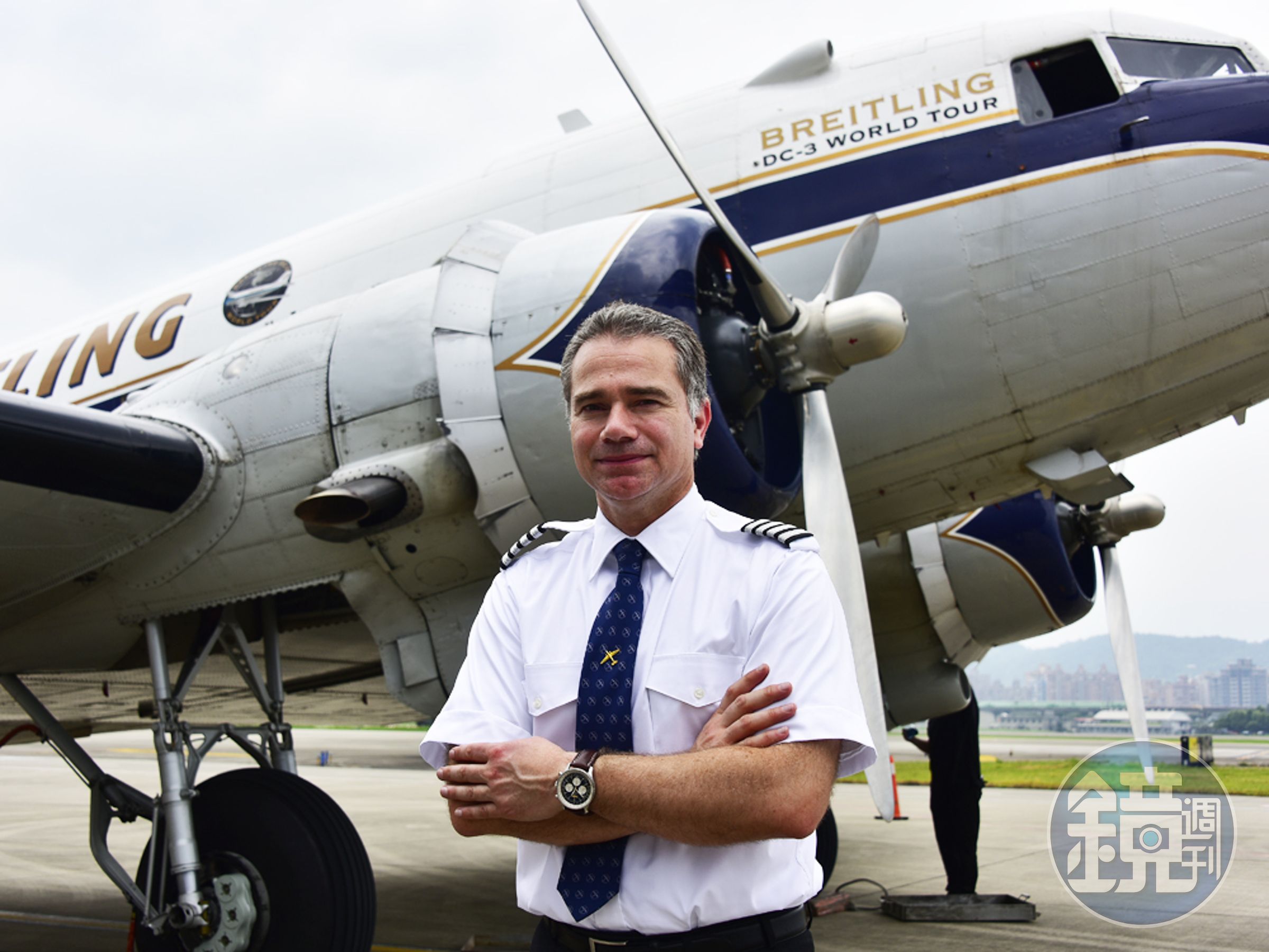 BREITLING DC-3與此次「Breitling DC-3 World Tour」的機長 Francisco Agullo。