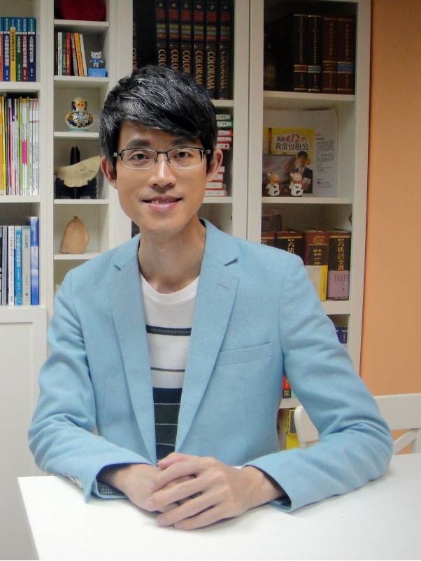 蔡志雄律師本身是一位專業的包租公，時常開課傳授小資族買房、出租等房產理財攻略課程。