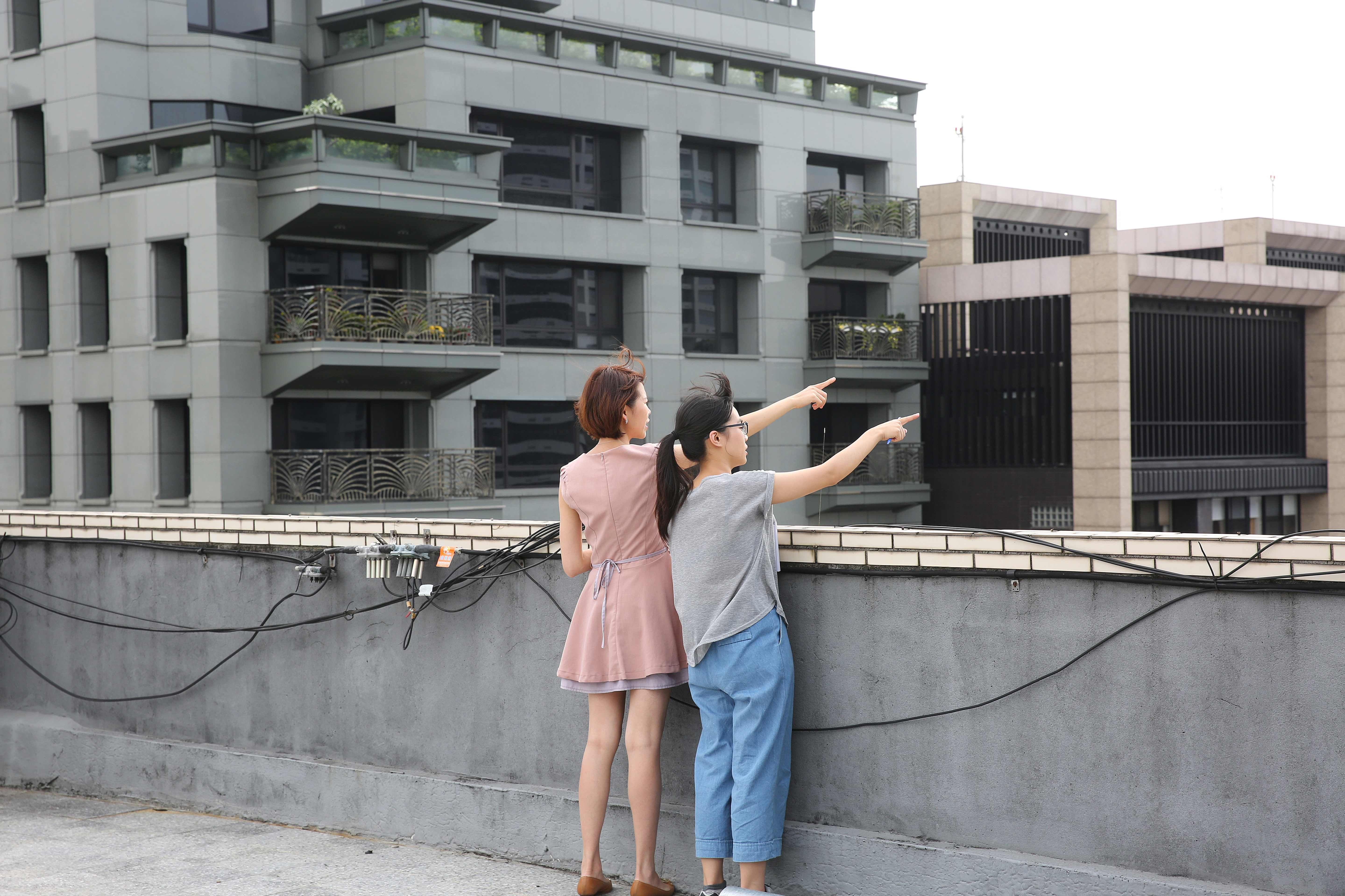 因為太愛投資房地產，邱愛莉與朋友創辦House123，傳授小資買屋心法。