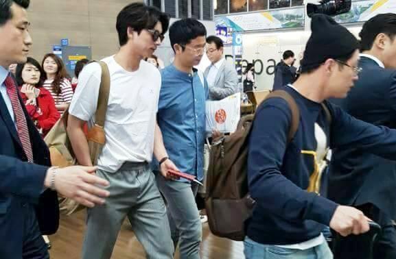 根據韓國記者透露，孔劉頭一次在仁川機場被捕捉到的「機場時尚」十分簡單自然。