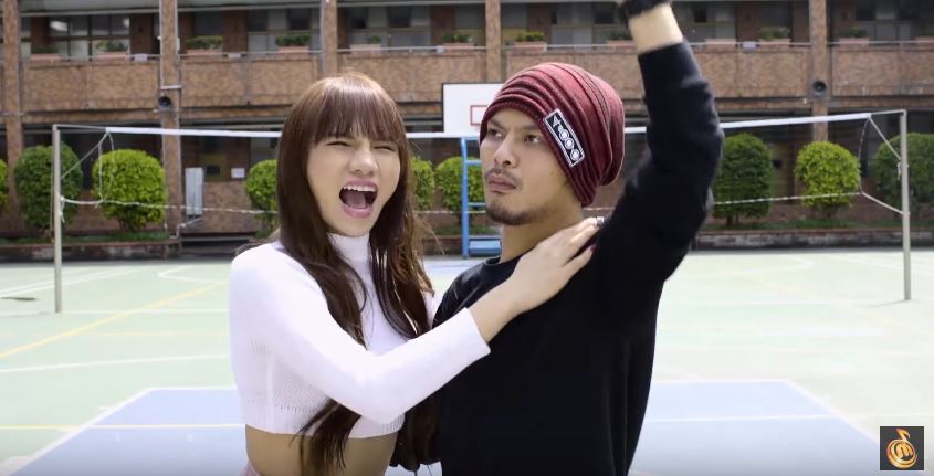 小A辣客串台灣版《你不紅》，和黃明志（右）共同入鏡。