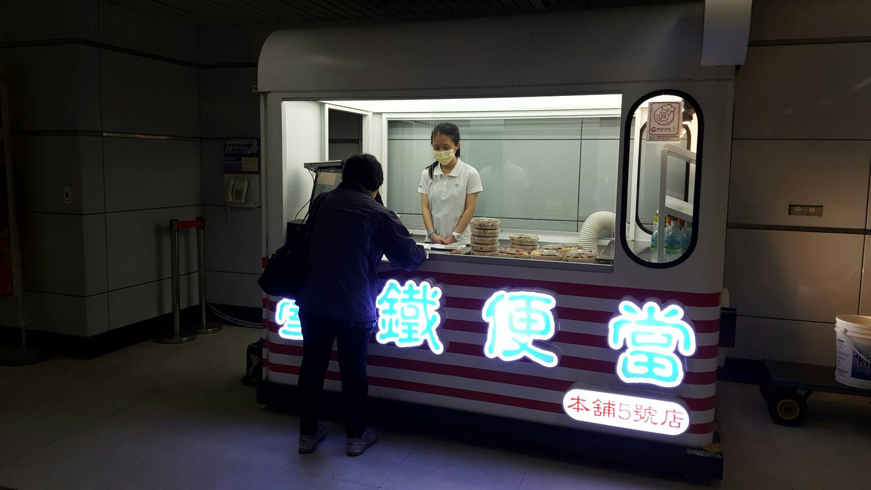 台鐵便當一日熱銷1萬2千個，卻被發現廚房好髒。