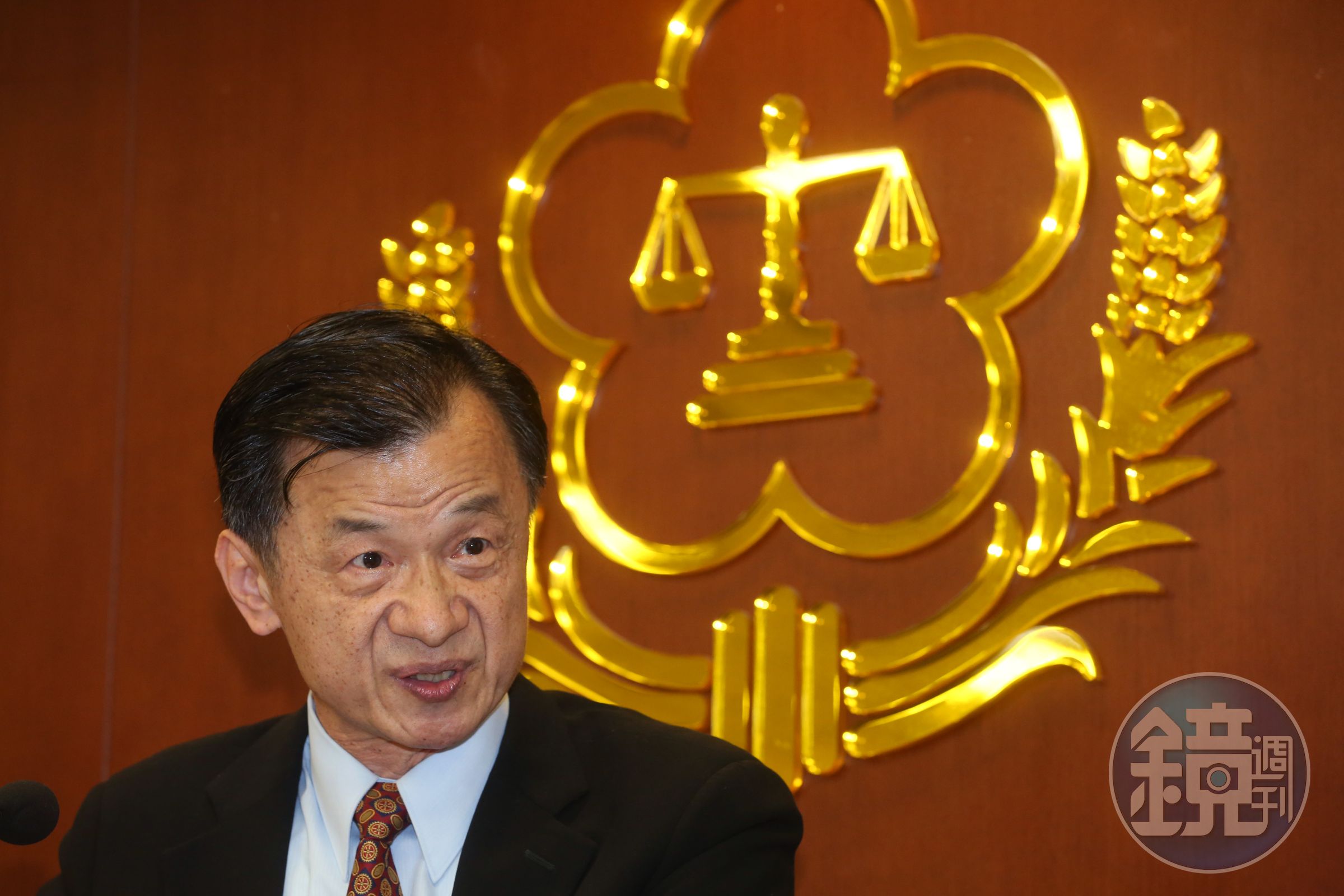 法務部長邱太三在4月17日總統府籌委會中，發火批有人背後放話汙衊他。