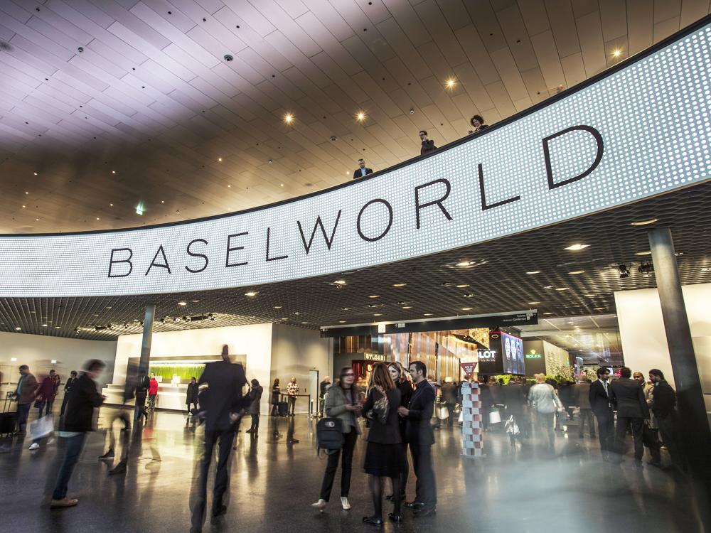 官方報告沒提的則是今年已經有部分品牌選擇不參加Baselworld，如FOSSIL集團旗下品牌（EMOIRIO ARMANI、BURBERRY等很多很多），改在其同樣位於Basel的歐洲總部自辦展示會。
