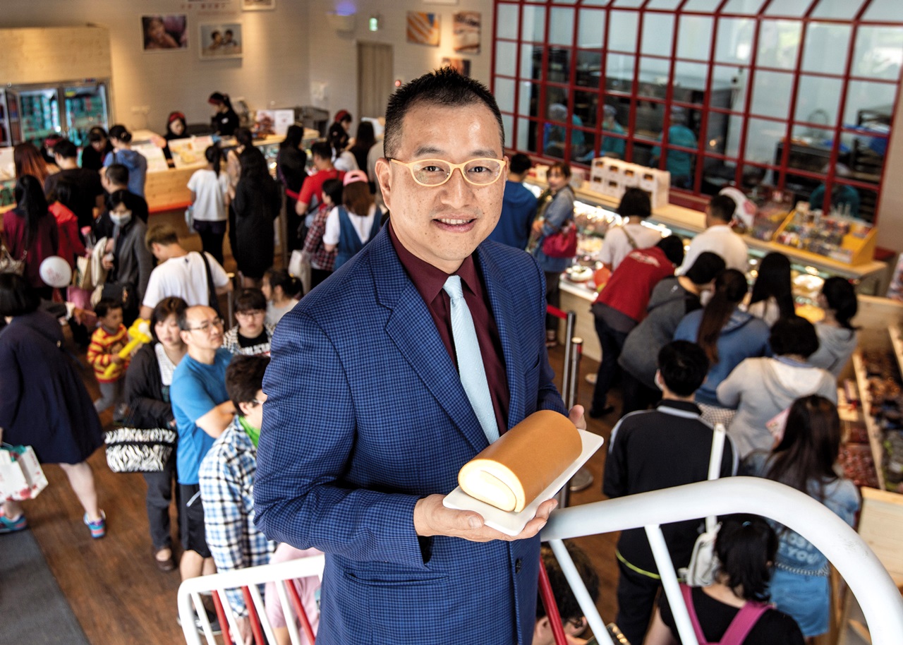 亞尼克原本以平價切片蛋糕竄紅，吳宗恩歷經開放加盟失敗，2013年推出生乳捲，再次創造排隊人潮。