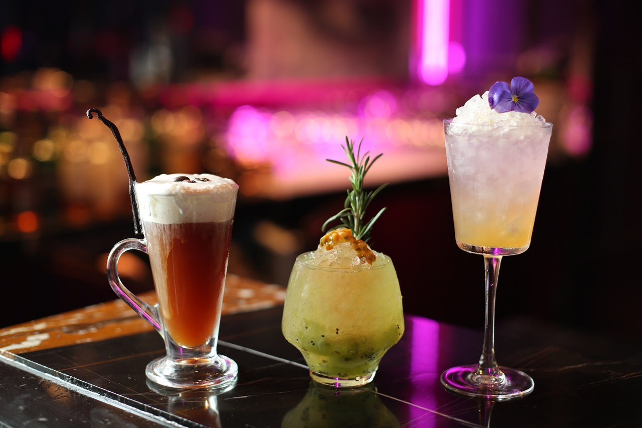 W Hotel的紫豔酒吧有許多創意十足的調酒。