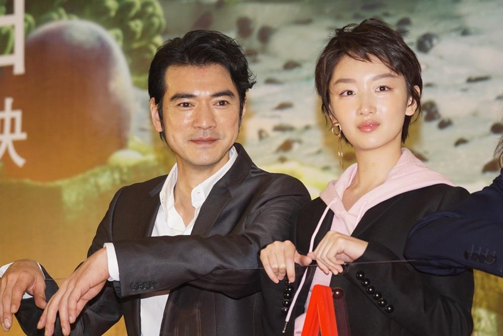 金城武和周冬雨合作演出電影《喜歡你》。圖取自東方IC