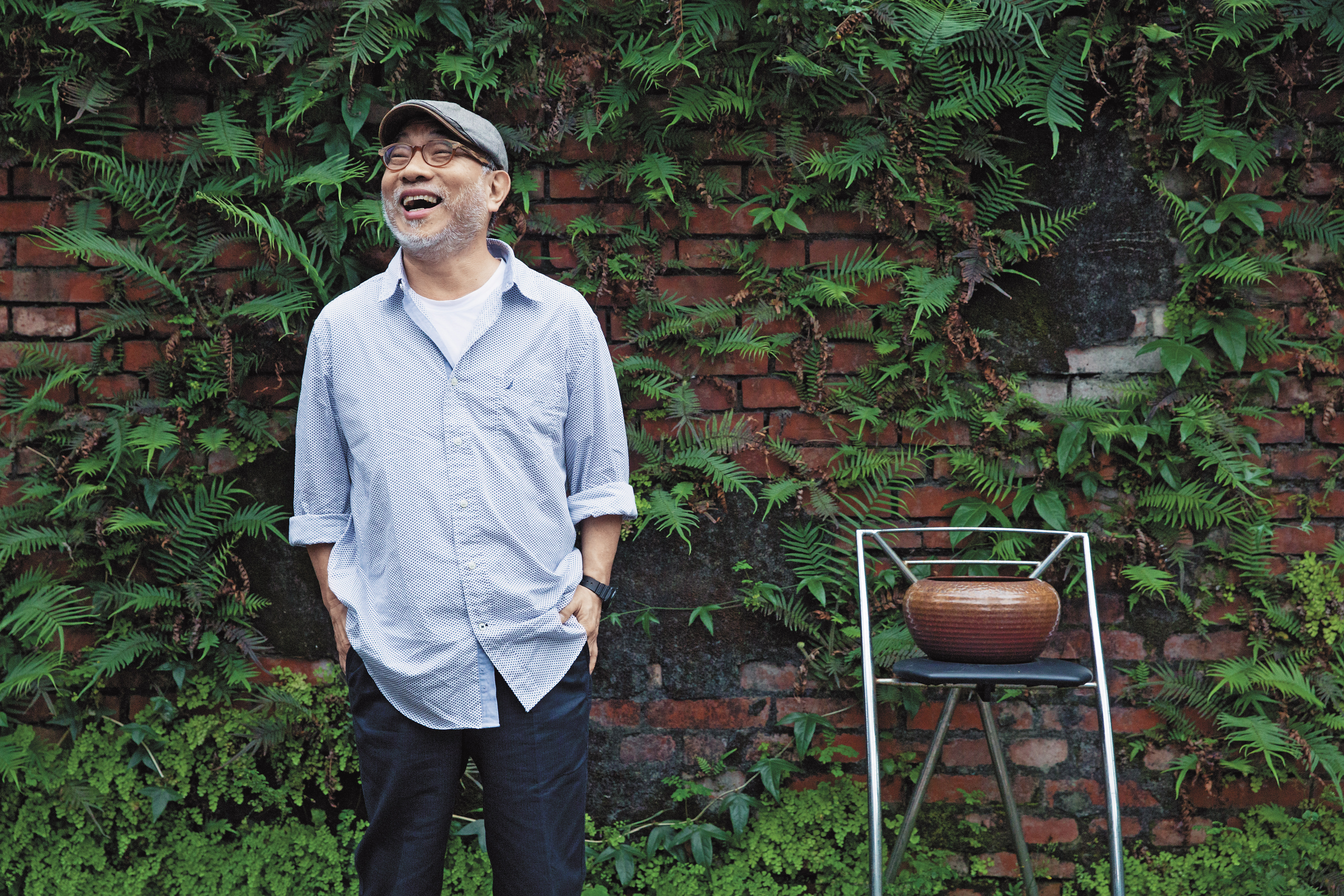 媒體人董成瑜說王靈安「總是能把哀傷的事說得很好笑」，採訪過程他亦不時被自己的話逗笑。