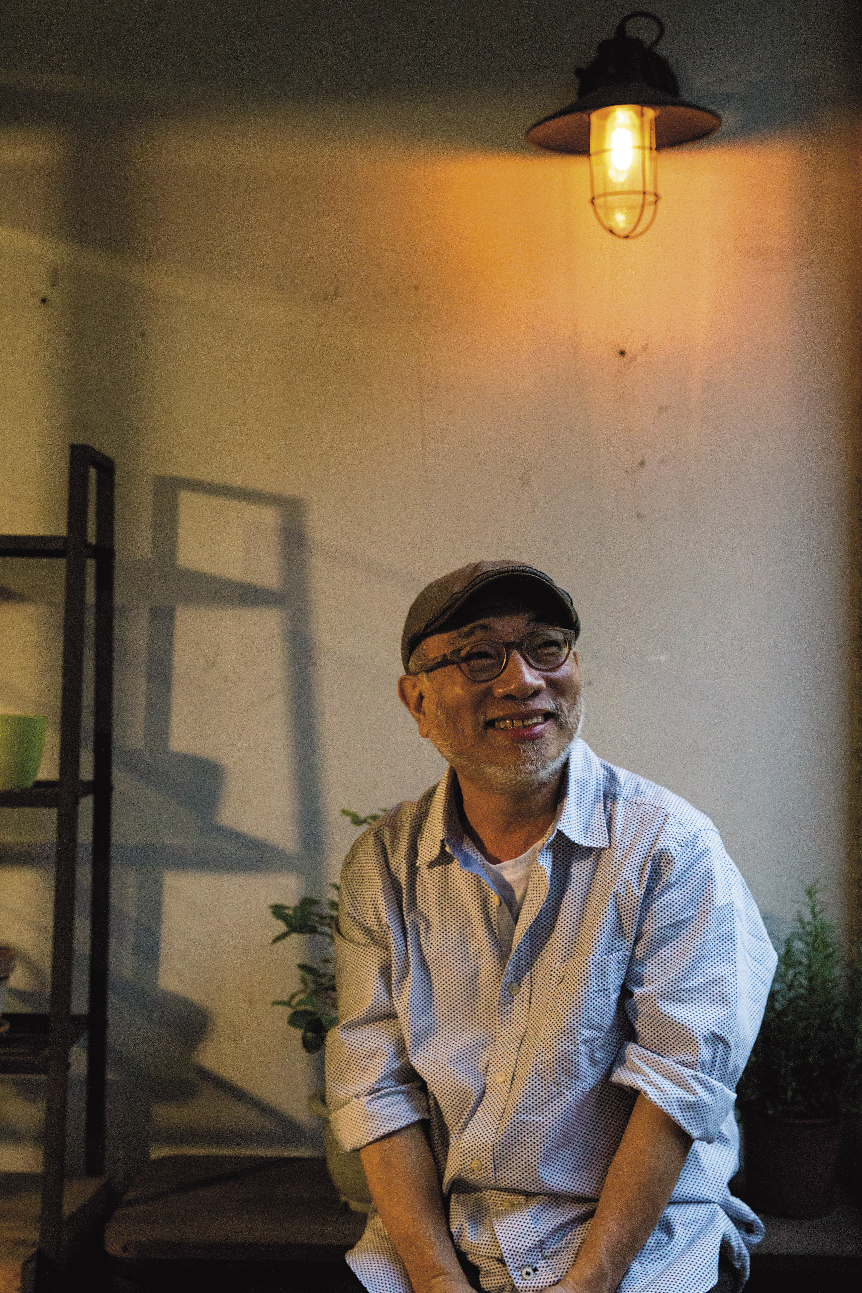 事業到位,慢慢把經營之事交給同事的王靈安,經常思考要如何做些公益的事回饋社會。