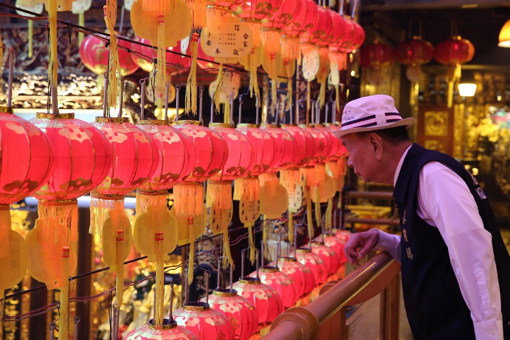 我心目中最難訪問的人，是基隆慶安宮主委童永，他是我的外公。