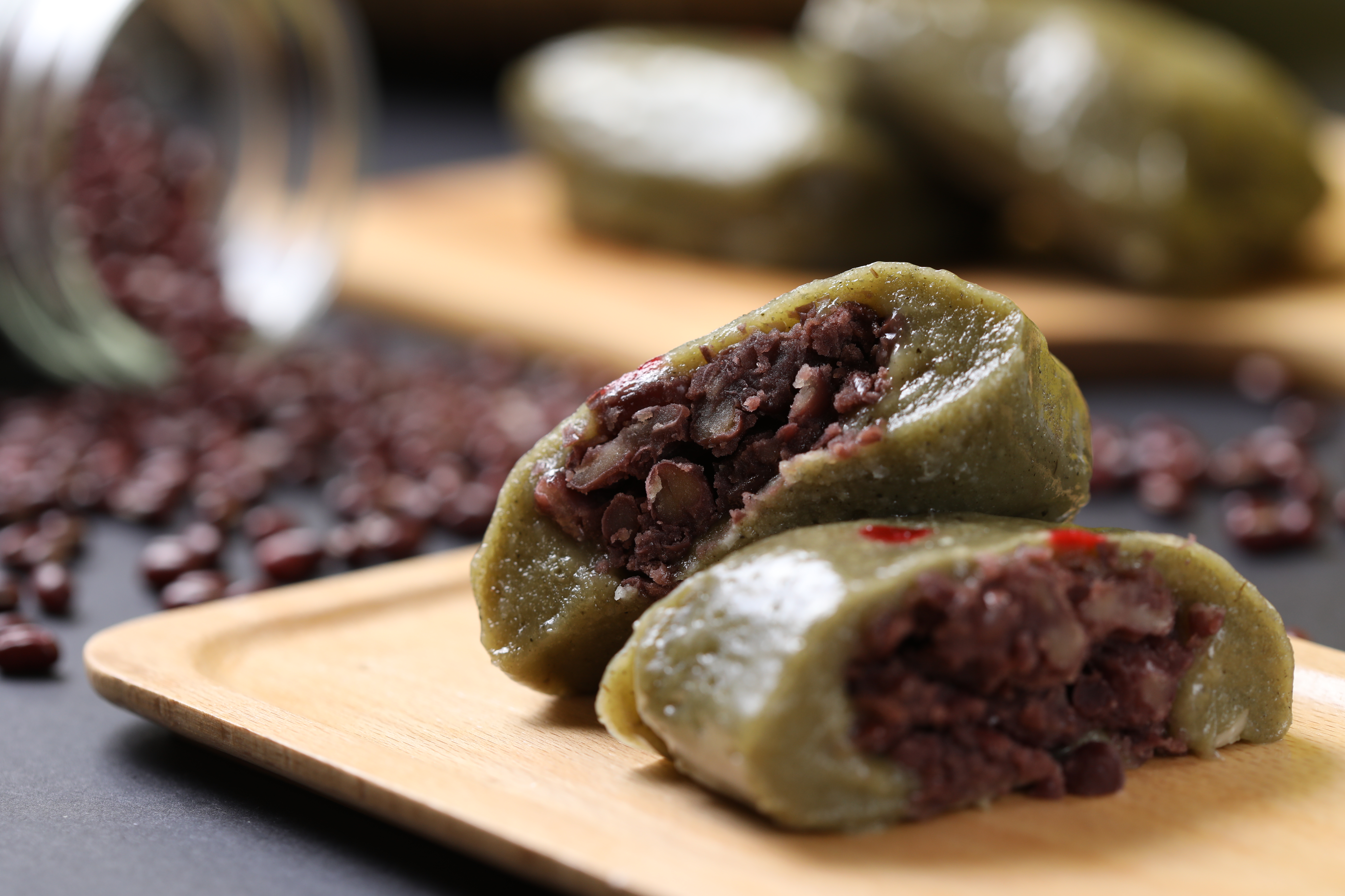 阿虎嬸的「草仔粿」，紅豆餡淡雅芳口，滲著久違的老式溫情。