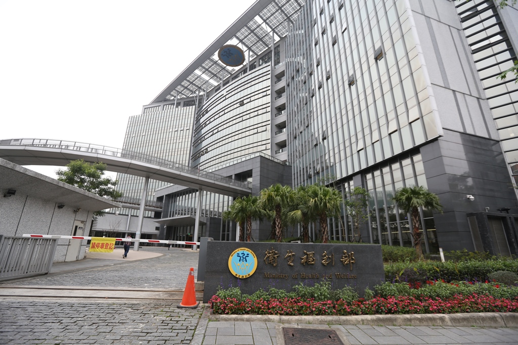 林奕含父母的聲明一出，衛福部就要求台南市社會局調查，並揚言對PO出林奕含父母聲明的出版社開罰，引人熱議。