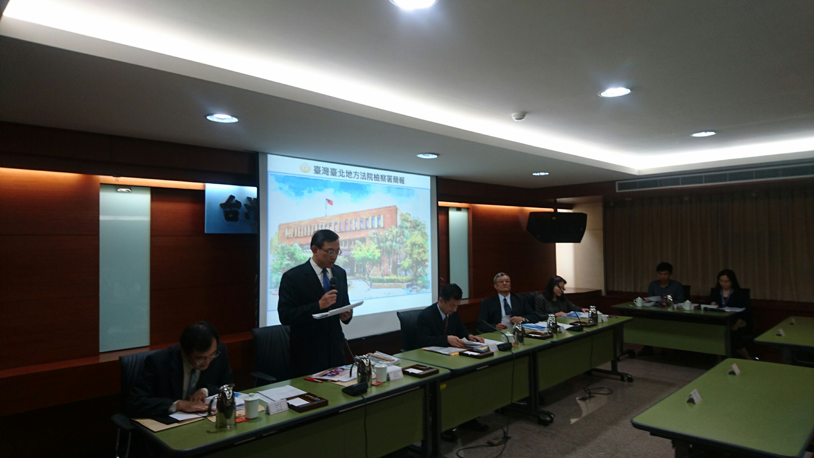 邱太三與基層檢察官召開座談會，了解基層同仁心聲。  