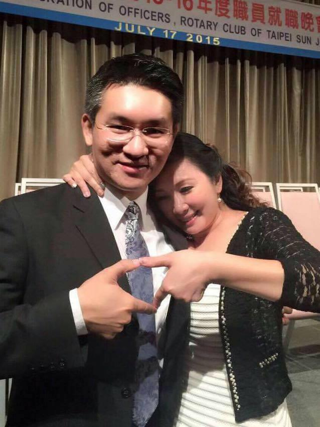 童仲彥（左）與李秀環（右）3年前結婚，恩愛畫面如今已成追憶。