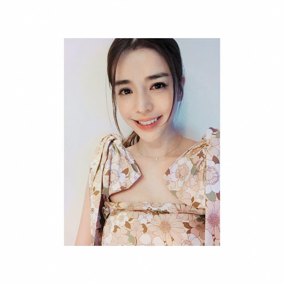 李毓芬被拍到參加柯震東爸爸舉辦的私人宴會,喝醉被柯震東扶回柯家休息。也曾被拍到直接將車駛入柯家停車場,到隔天早上才離開。