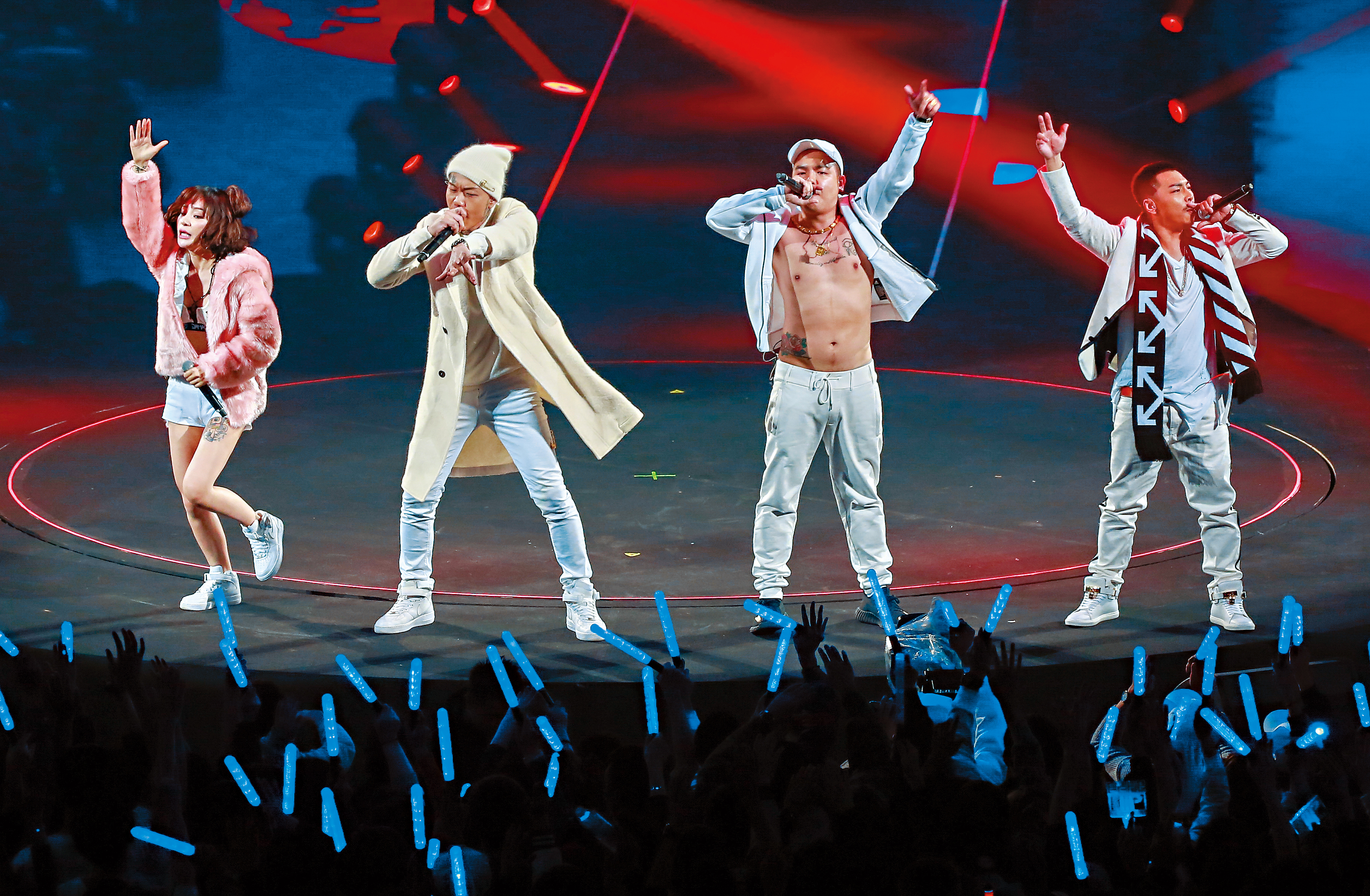 今年1月玖壹壹在台北小巨蛋舉辦演唱會,並找來同門嘻哈團187INC等歌手當嘉賓,雖然票房完售,但因成本過高,最後據說倒賠新台幣千萬元。