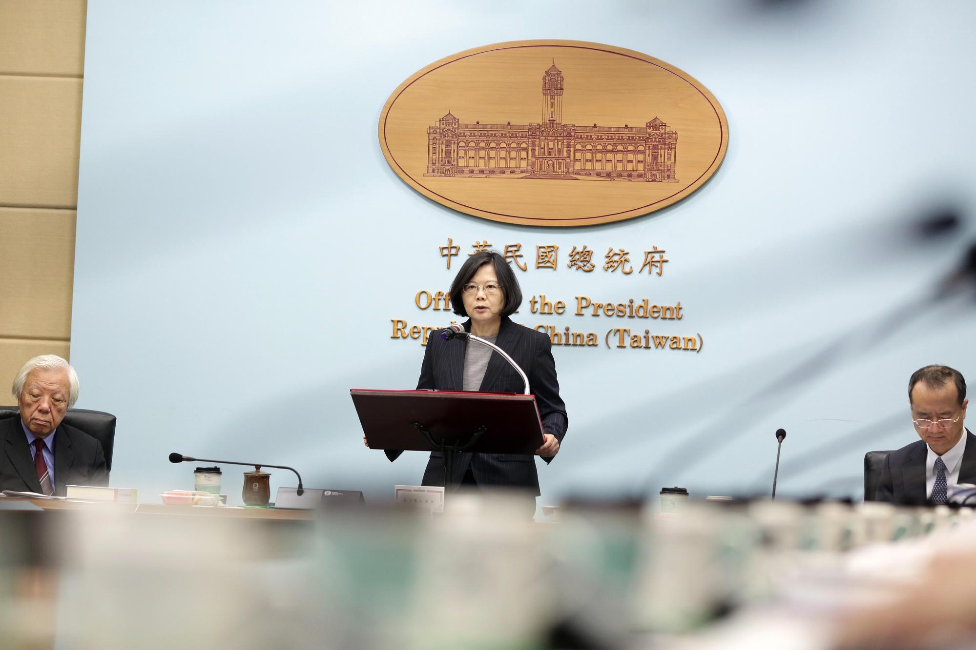 總統蔡英文眼看司改爭議不斷,緊急出面滅火,將總結會議由6月延後至8月召開。(總統府提供)