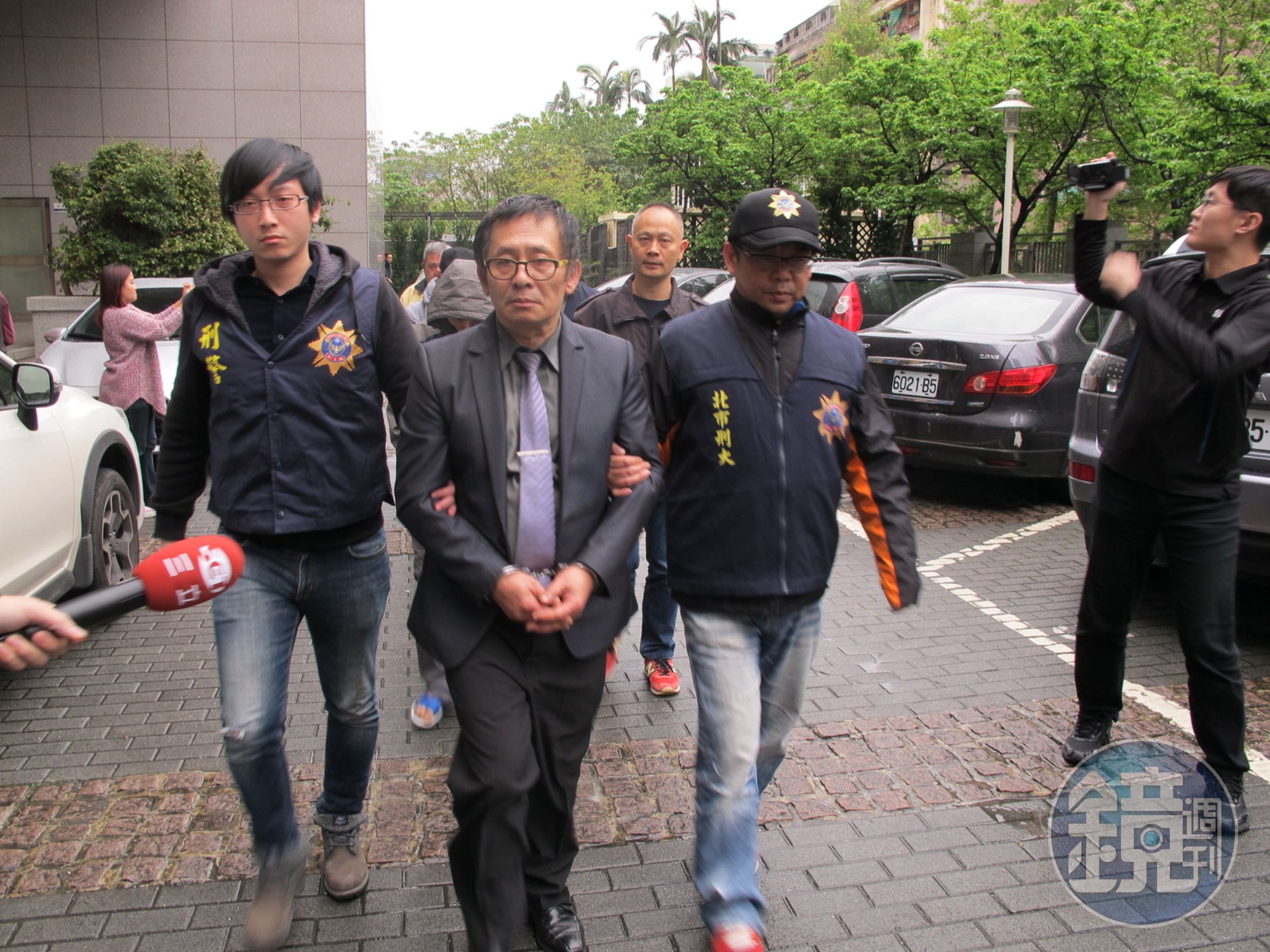  劉邦誠去年因勒索知名餅家被刑事局逮捕，更因他前科累累，槍戰時還有數名被害人到現場確認其身分。（翻攝畫面）