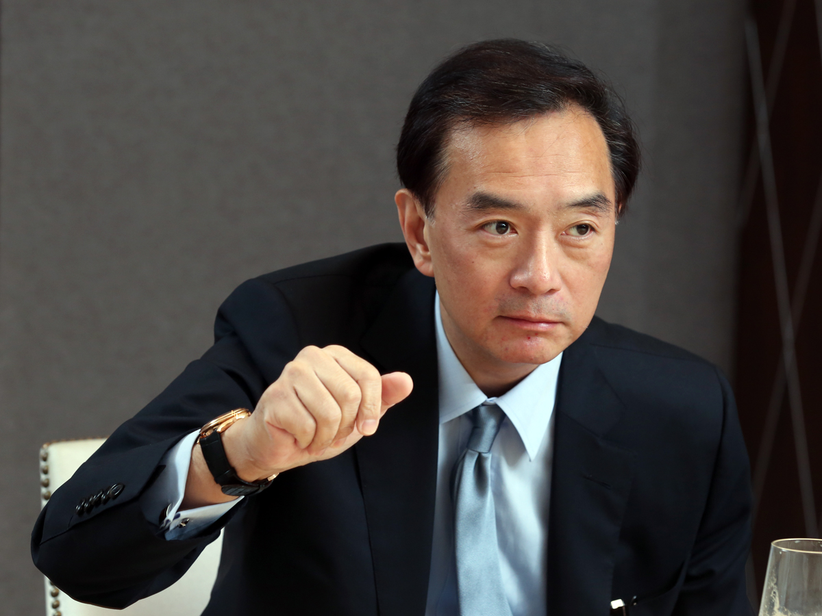 嚴凱泰今日驚傳因病辭世，去年他曾接受本刊獨家專訪，當時還豁達的暢談走過生死關頭的心境。