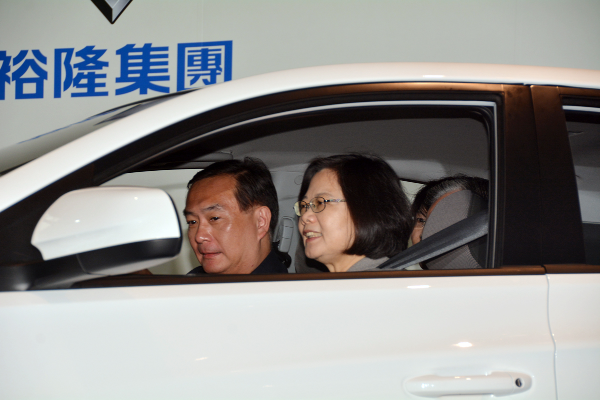 談到政商關係，嚴凱泰有一肚子苦水，從小就在黨國薰陶下長大的嚴凱泰，常被歸類為馬友友。