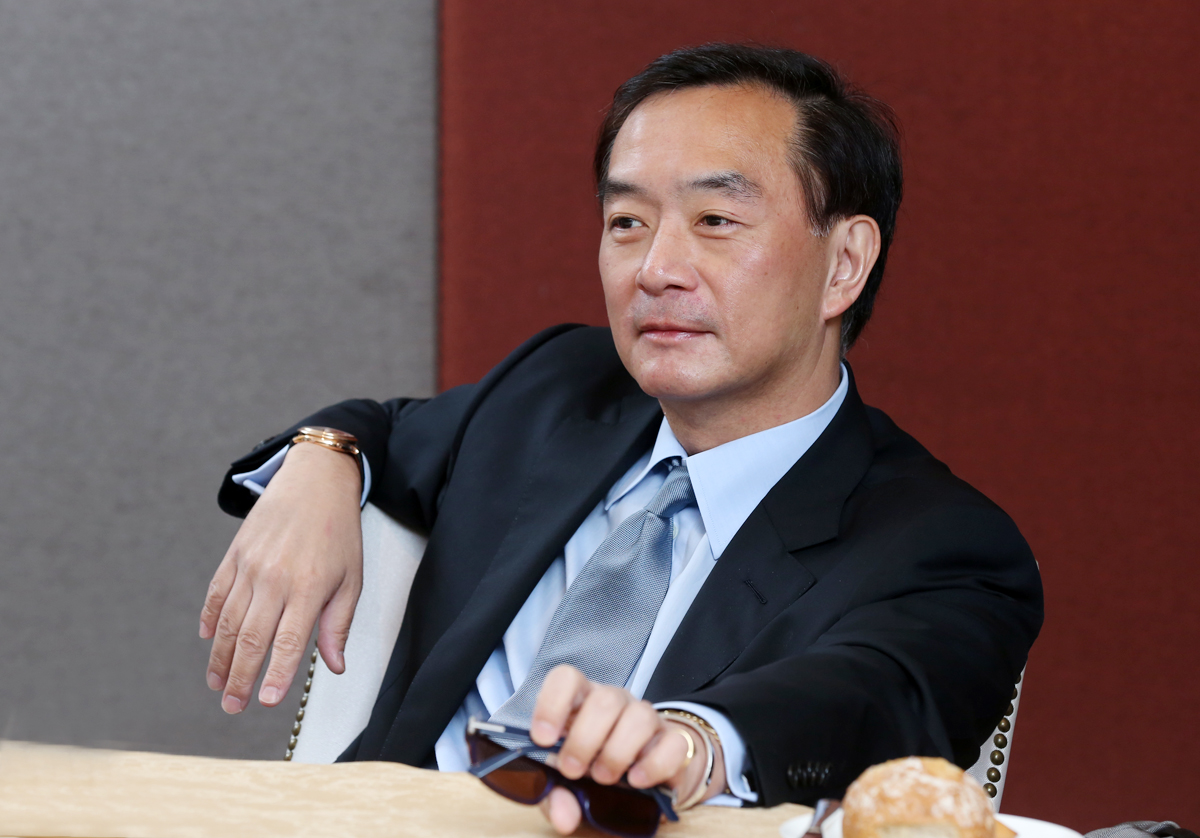 大病一場,嚴凱泰上了一堂生死課,更敬天惜福。