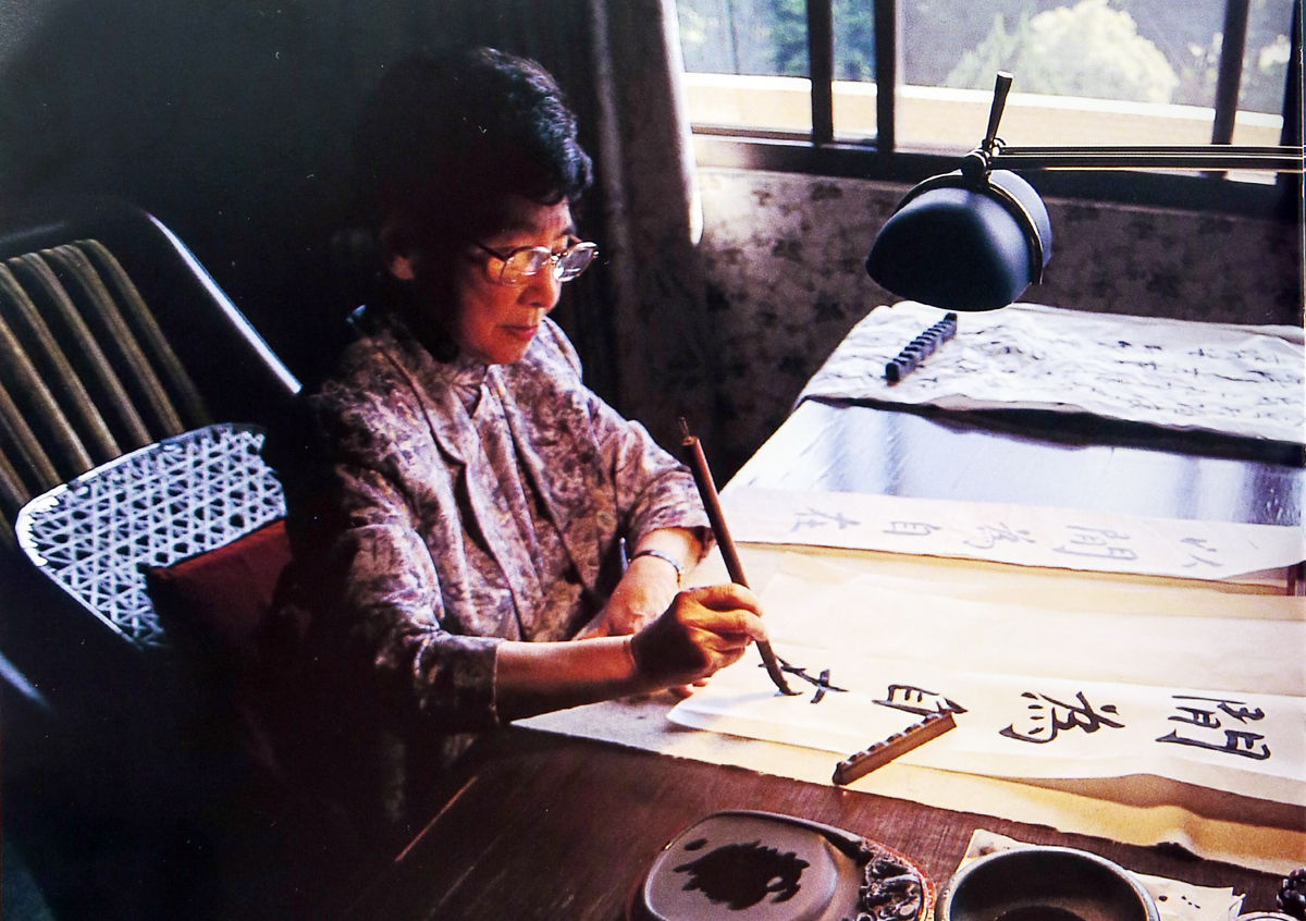 嚴凱泰透露母親吳舜文會想學寫書法,是為了紓解壓力。