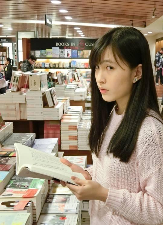 林奕含長年受憂鬱症所苦，其父母驚爆是因高中時期被補習班名師誘姦所致。