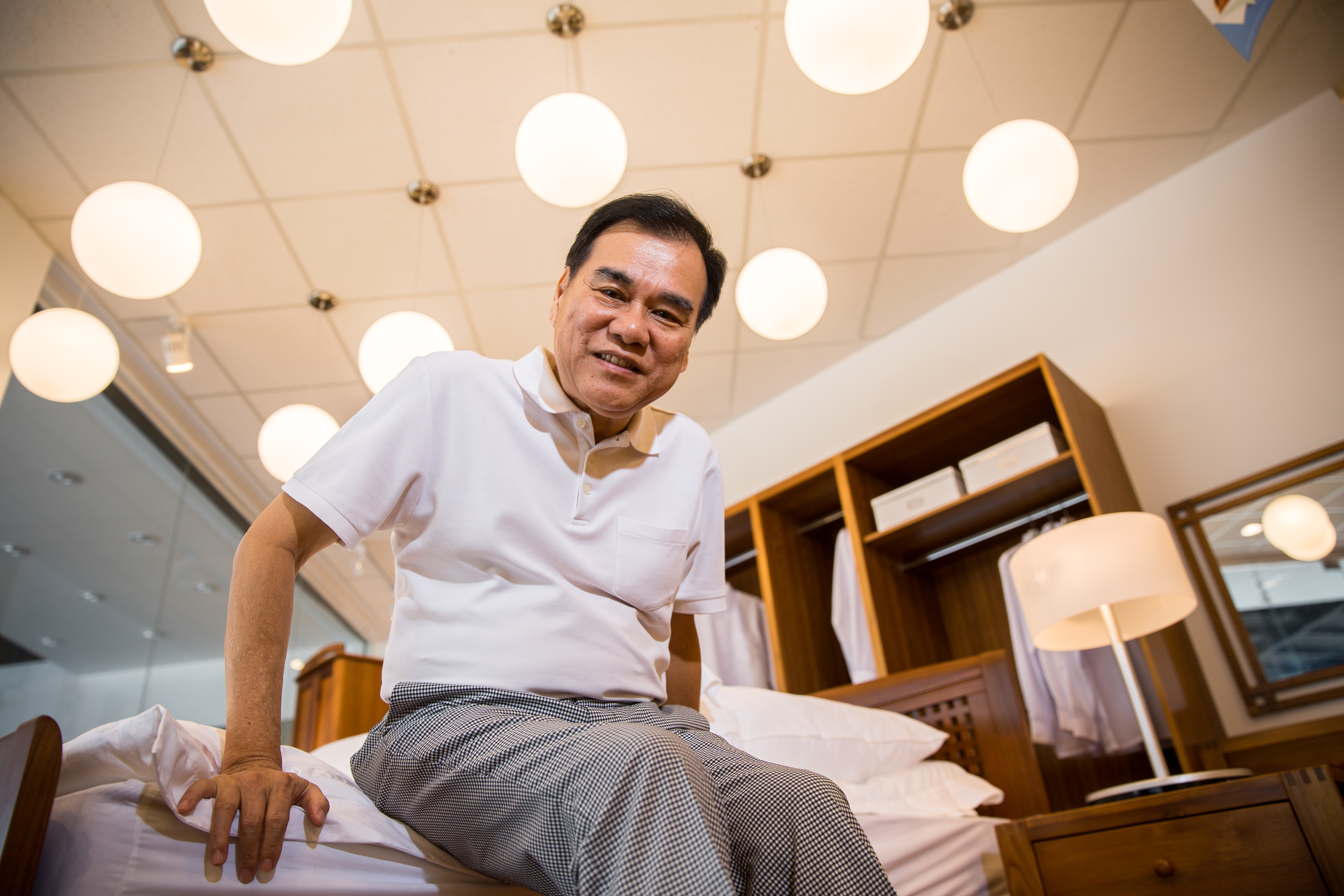 林福勤個性嚴謹，採訪時總是拿著題綱逐題確認。