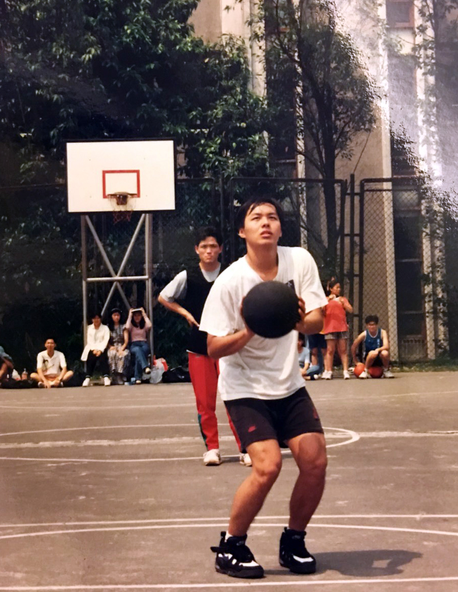 畢業於台大財金所的張智超,在學生時期就因投資大有斬獲,被冠上「校園股神」封號。