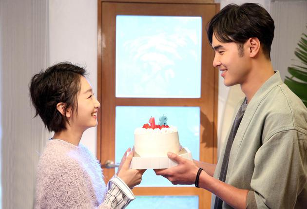 阮經天和周冬雨在李玟新歌「18」MV中有淡淡情愫。