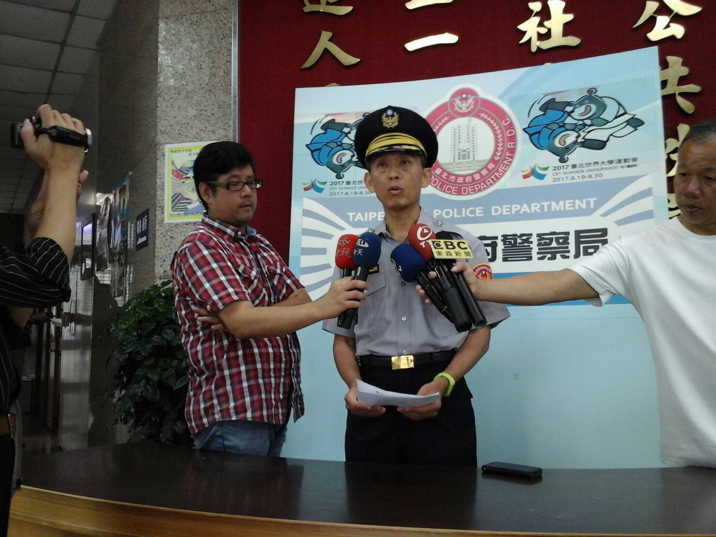 林全座車遭到「大觀自救會」成員攻擊，大安分局副分局長程紹頤表示自救會成員已違法，將傳訊滋事成員到案說明。