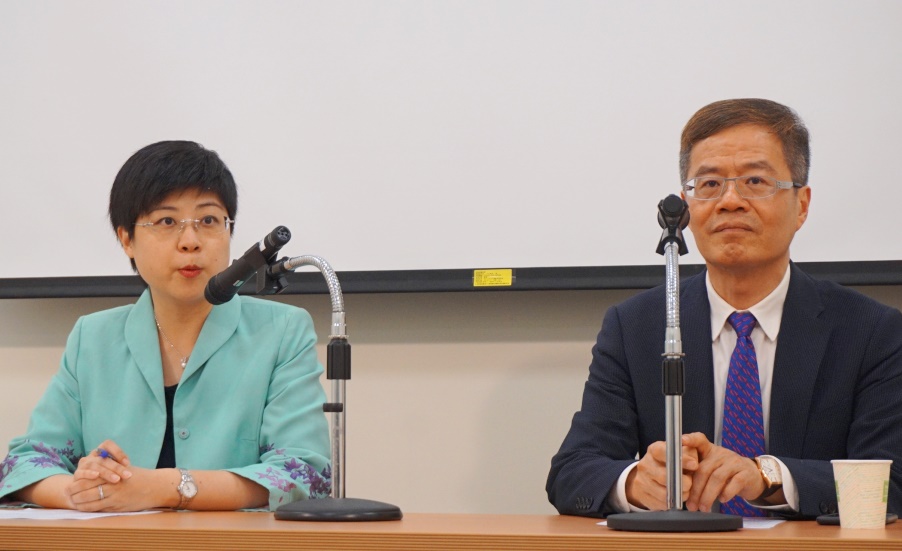 司改國是會第五組召集人梁永煌（右）、副召集人林志潔宣布，決議建請政府訂妨害司法公正罪。