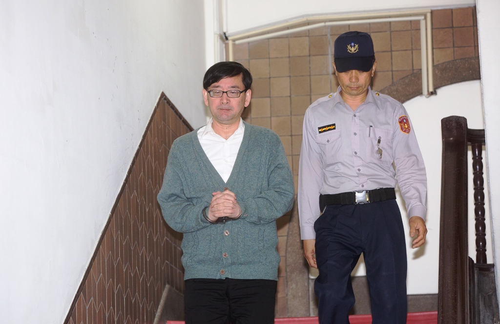 涉嫌掏空幸福人壽百億的鄧文聰去年一審遭判28年，傳出有資深媒體人涉入關說。