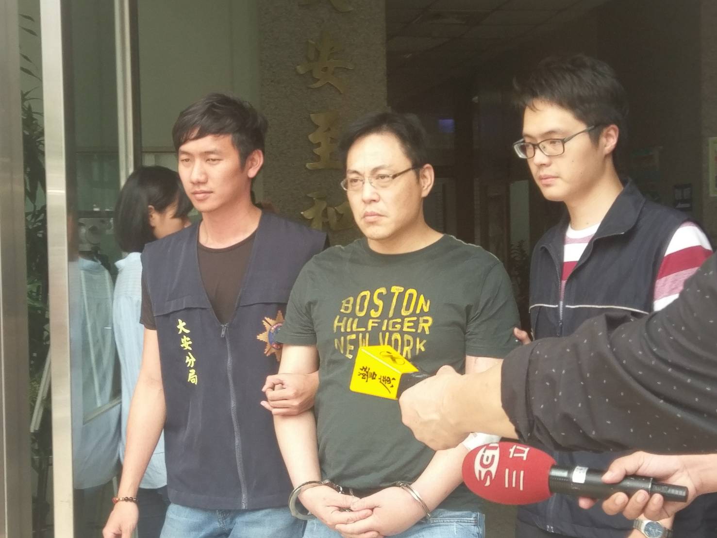 陳男對鄭男開槍，到警局後竟然還要告持開山刀的鄭男「殺人未遂」。